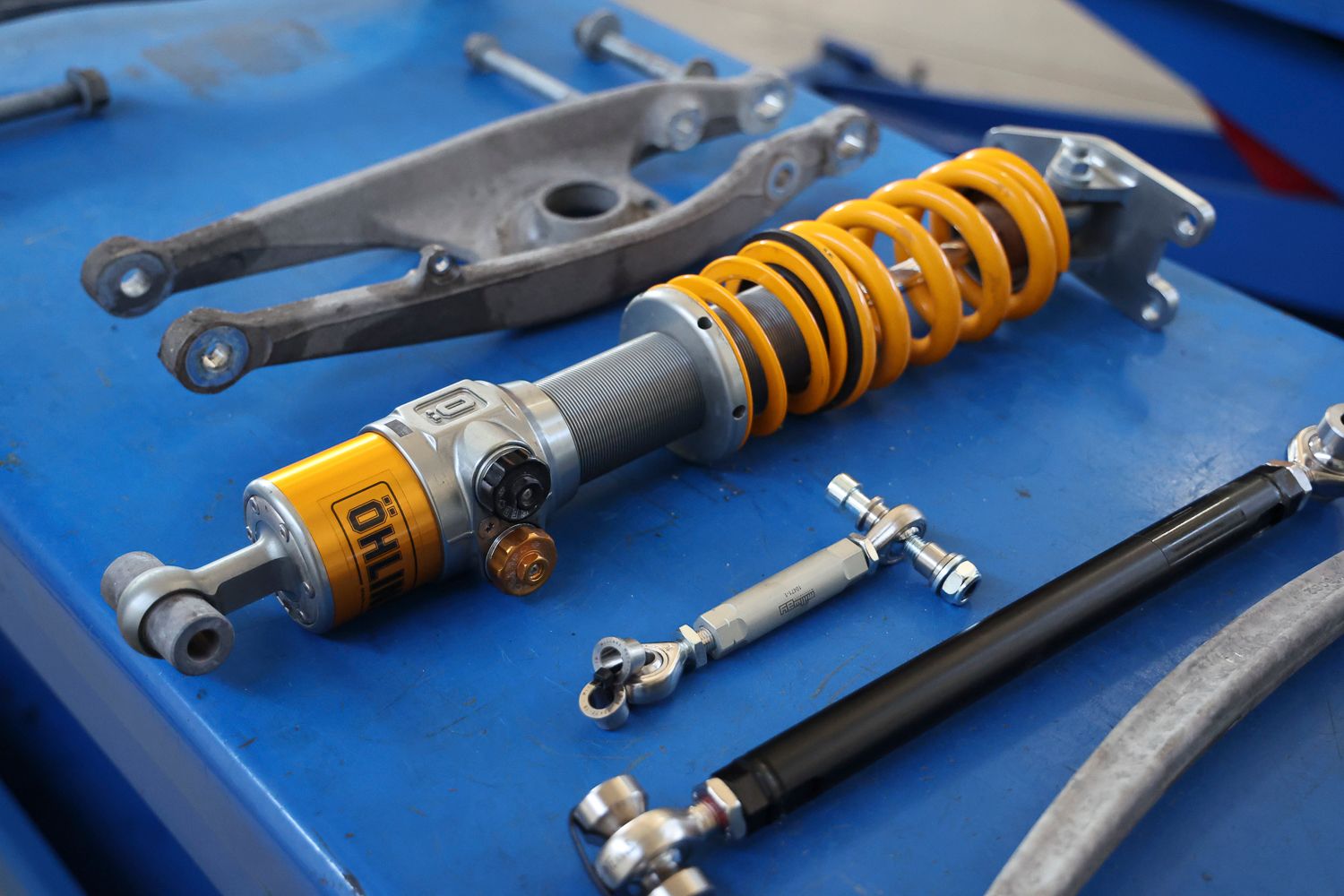 Red BMW G87 M2 with 19" VS-5RS Apex wheels in Motorsport Gold