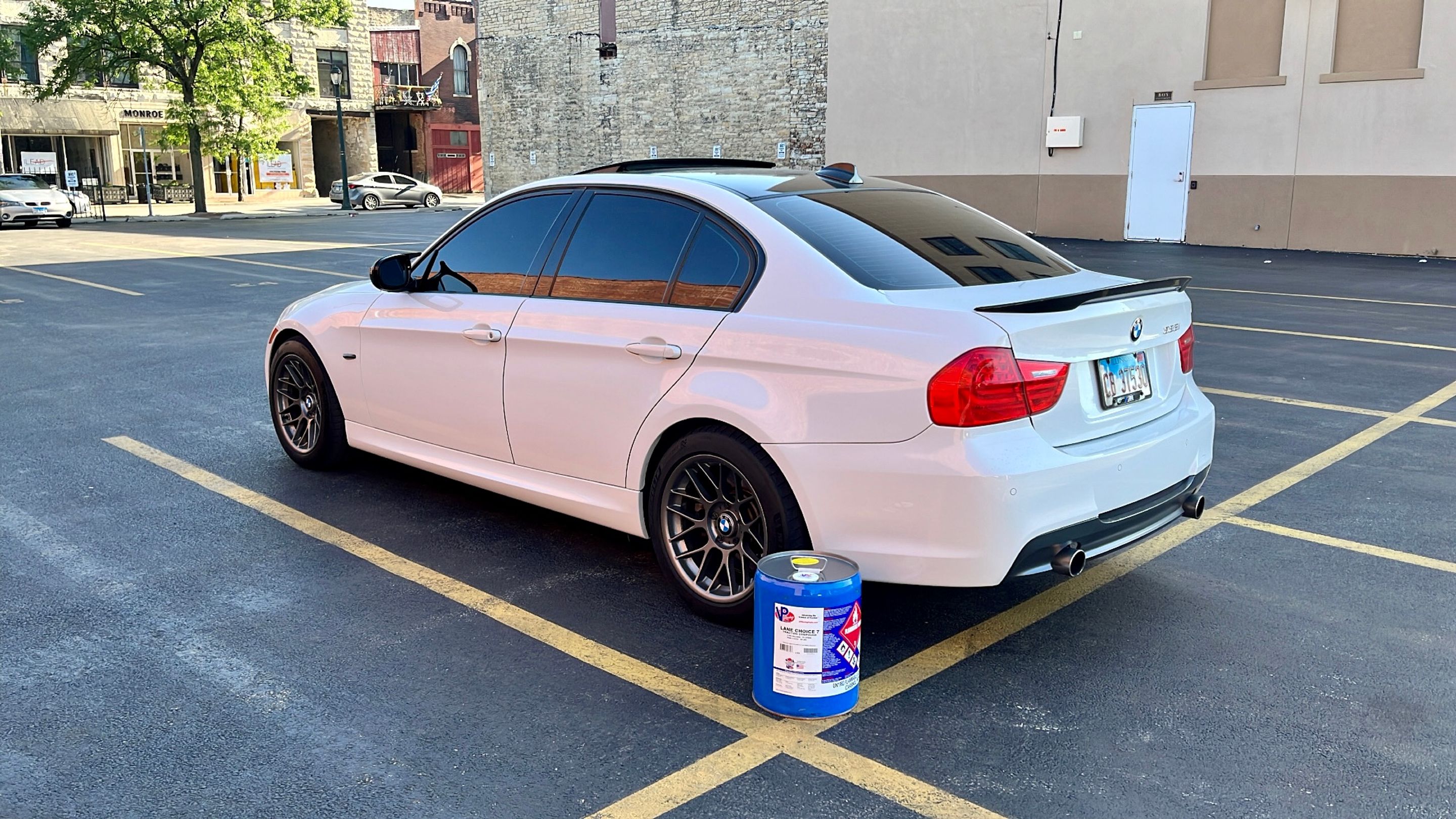 White BMW E90 LCI Sedan 3 Series with 18" ARC-8 Apex wheels in Anthracite
