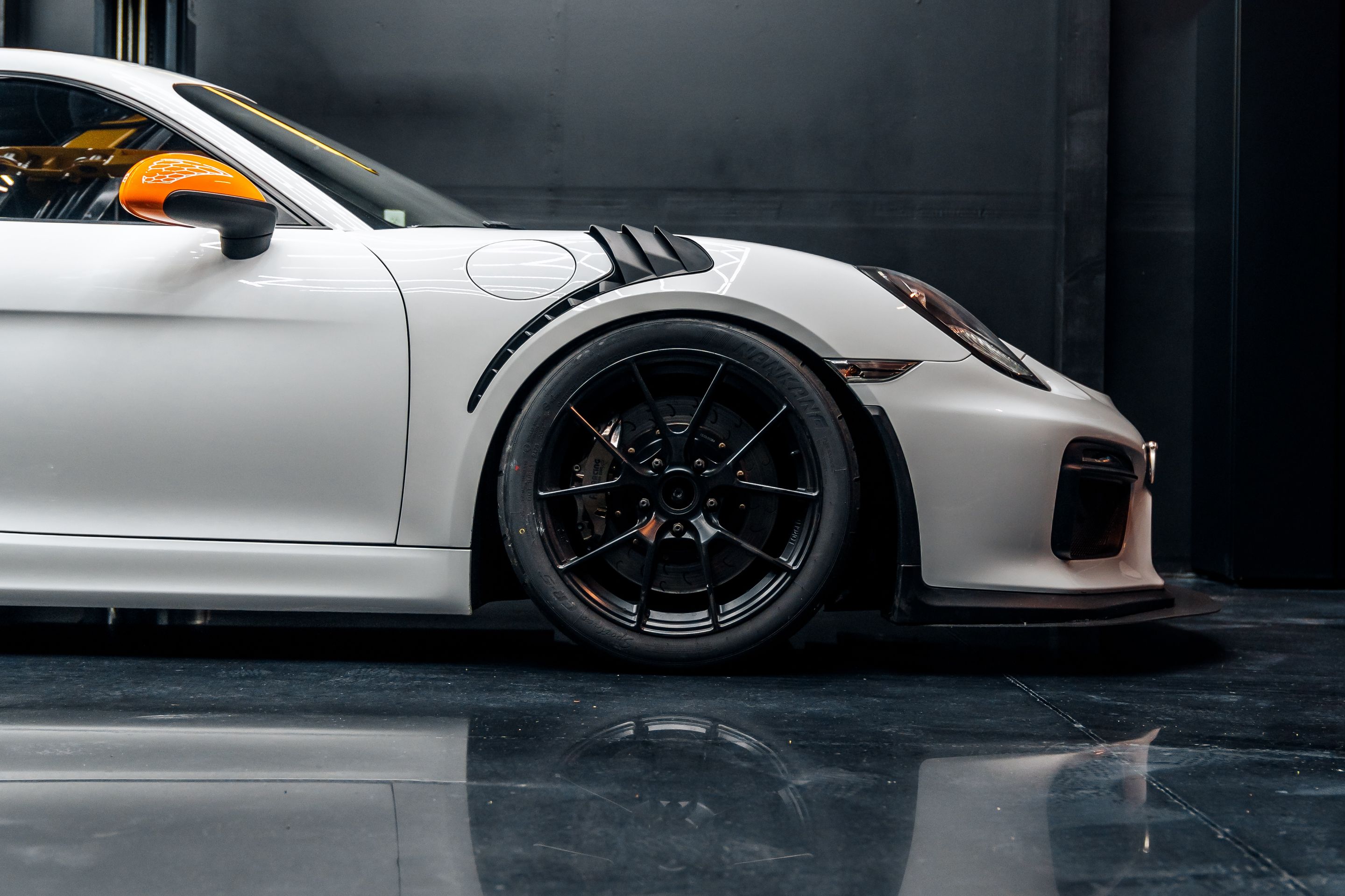 White Porsche 981 Cayman Base with 19" VS-5RS Apex wheels in Satin Black