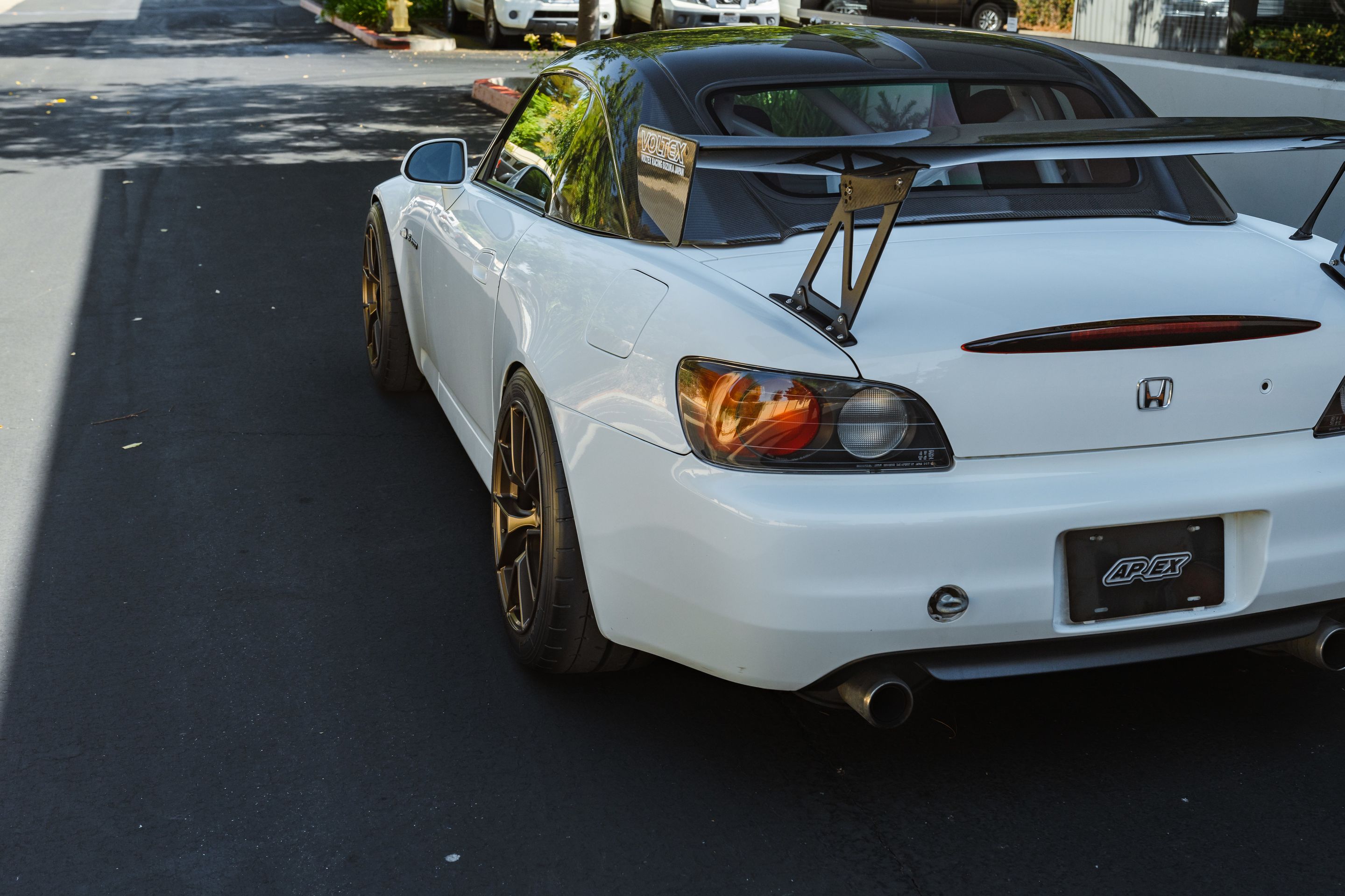 White Honda S2000 with 17" VS-5RS Apex wheels in Satin Bronze