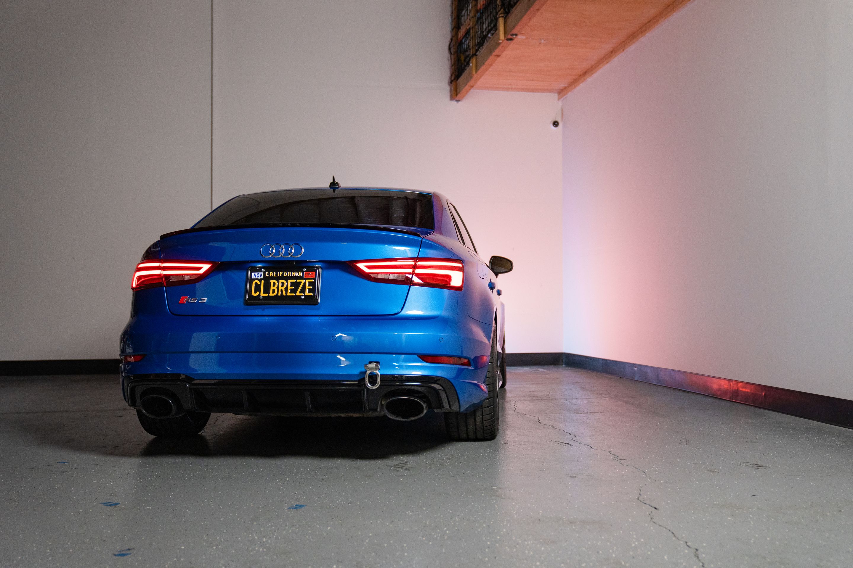 Blue Audi 8V RS 3 with 18" SM-10 Apex wheels in Anthracite