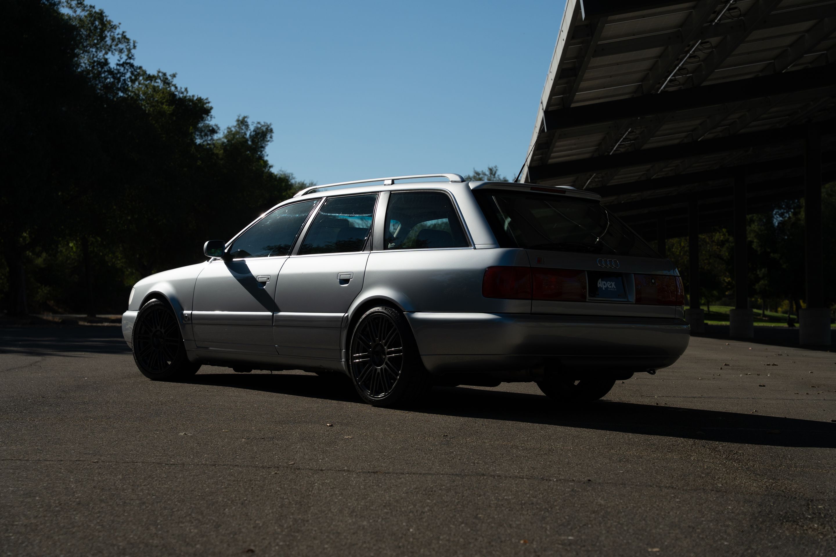 Silver Audi C4 S6 Avant/Wagon with 18" TC-10RT Apex wheels in Anthracite