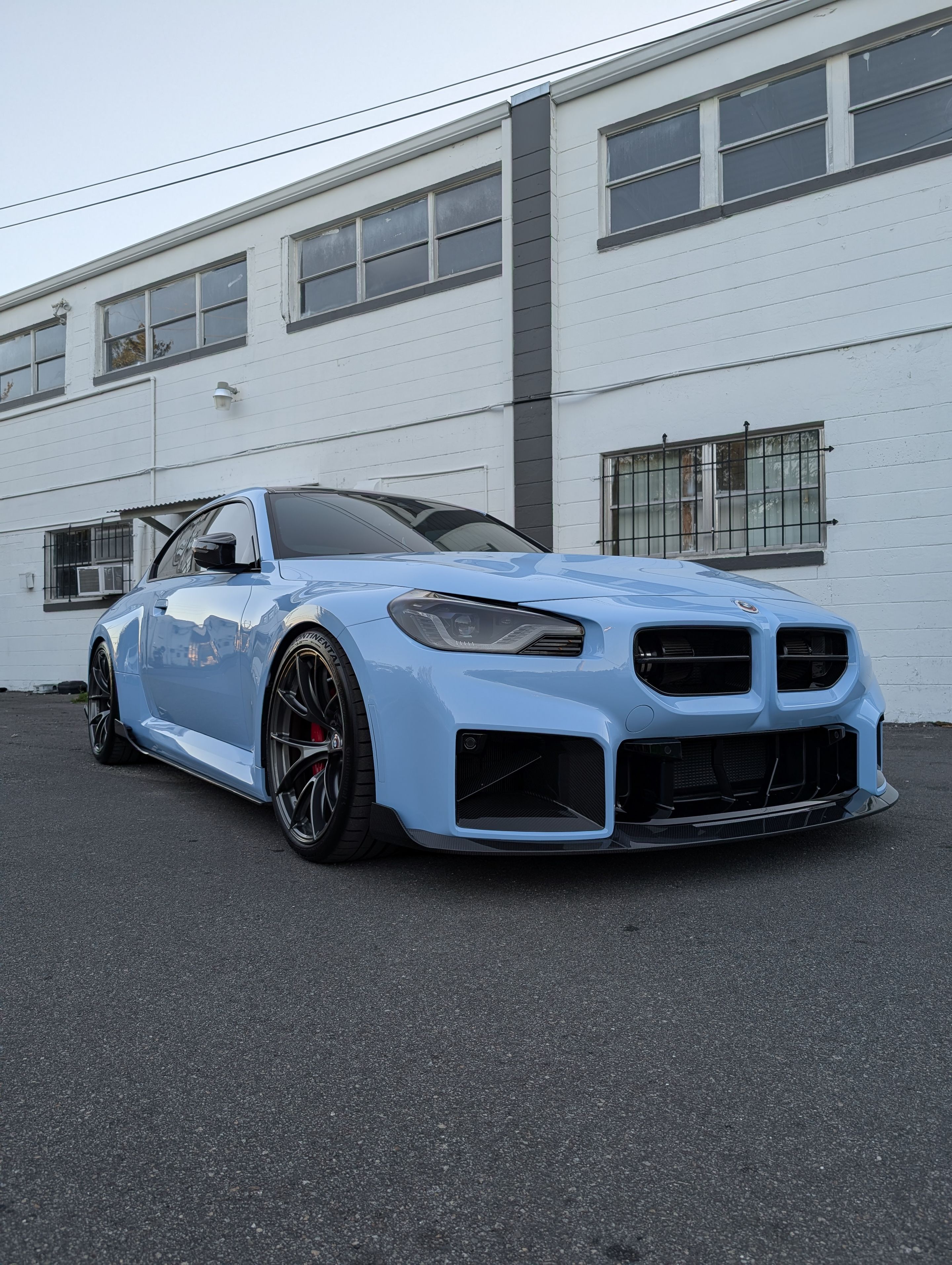 Blue BMW G87 M2 with 20" VS-5RS Apex wheels in Anthracite