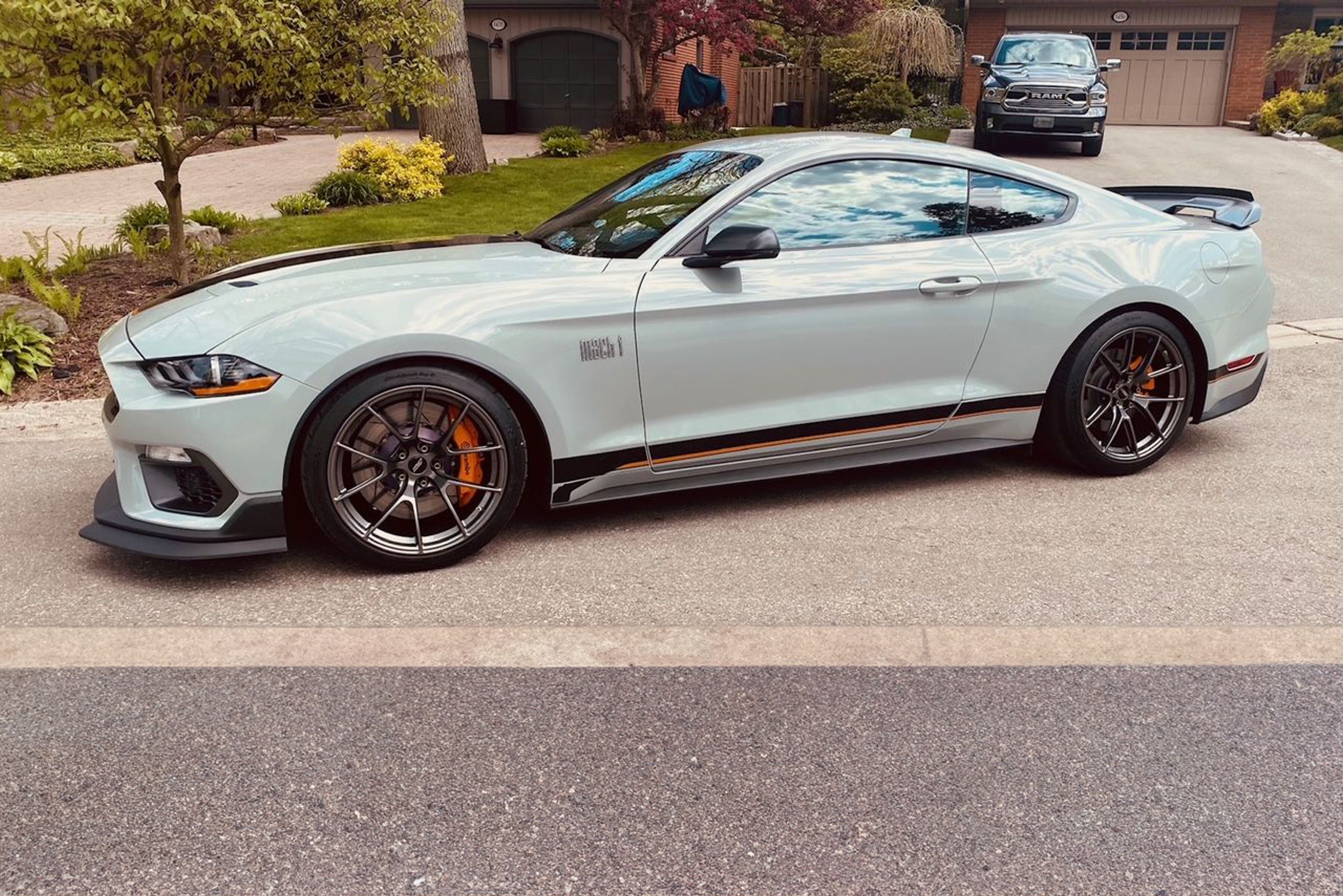 Grey Ford S550 Mustang Mach 1 with 19" VS-5RS Apex wheels in Anthracite