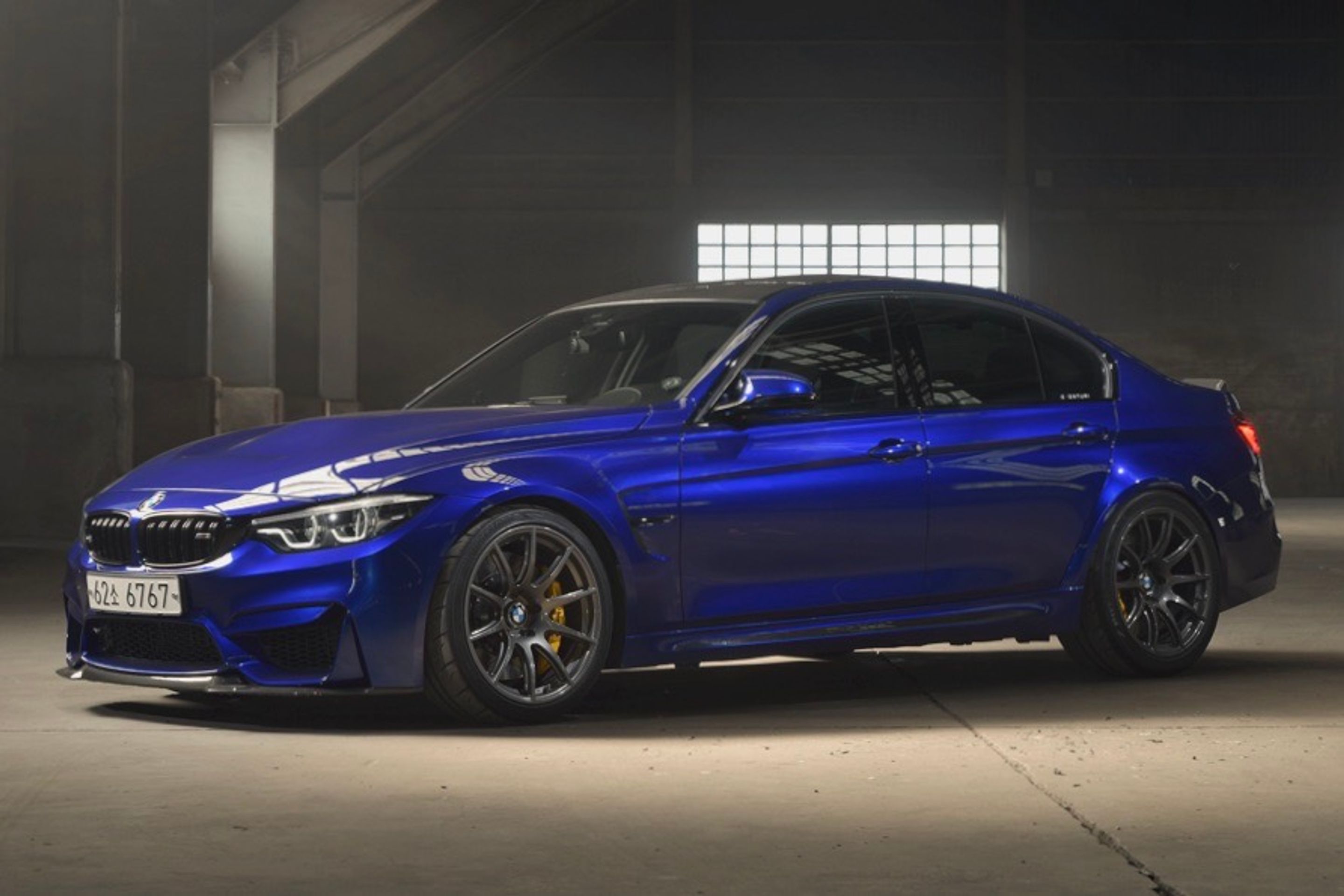 Blue BMW F80 M3 with 19" SM-10 Apex wheels in Anthracite