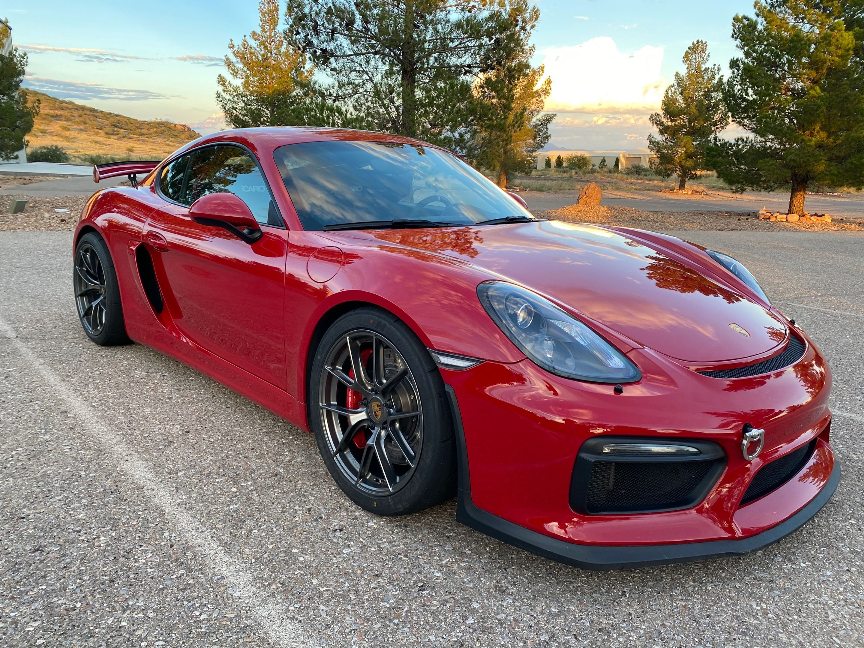 Red Porsche 981 Cayman GT4 with 19" VS-5RS Apex wheels in Anthracite