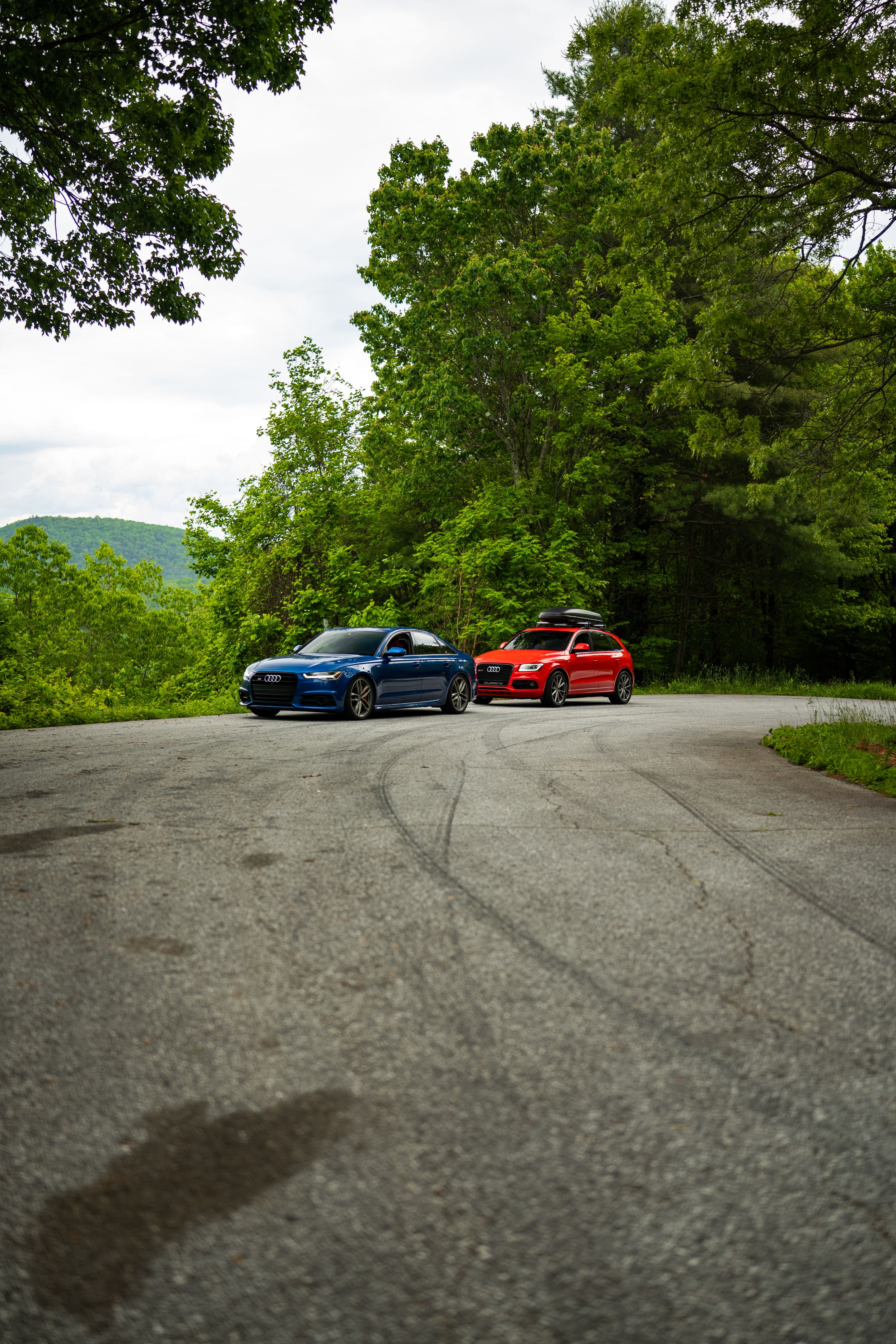 Green Audi B5 S4 Avant/Wagon with 18" ML-10RT Apex wheels in Machined Lip Gloss Motorsport Gold