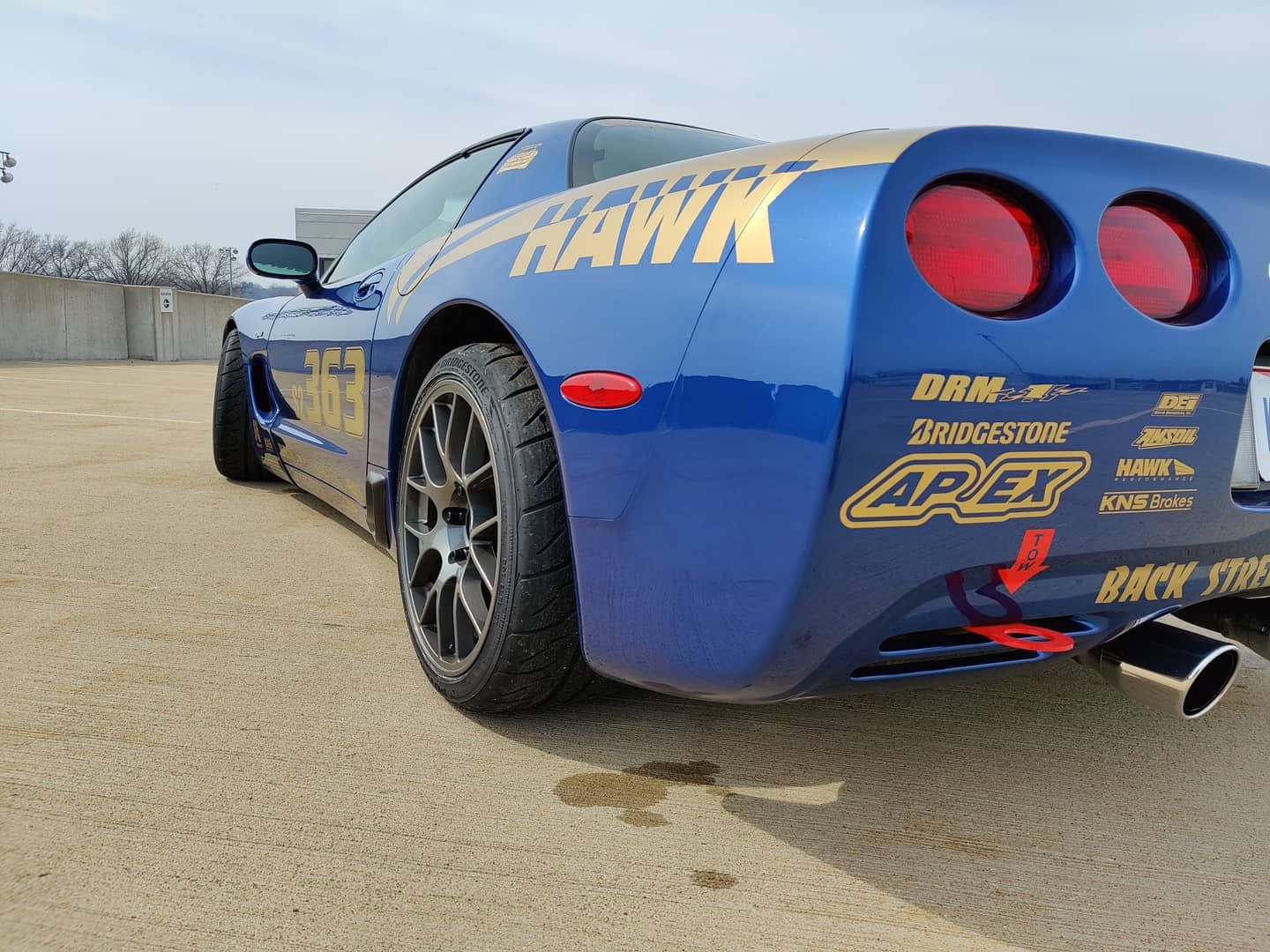 Blue Chevrolet C5 Corvette Z06 with 18" EC-7 Apex wheels in Anthracite