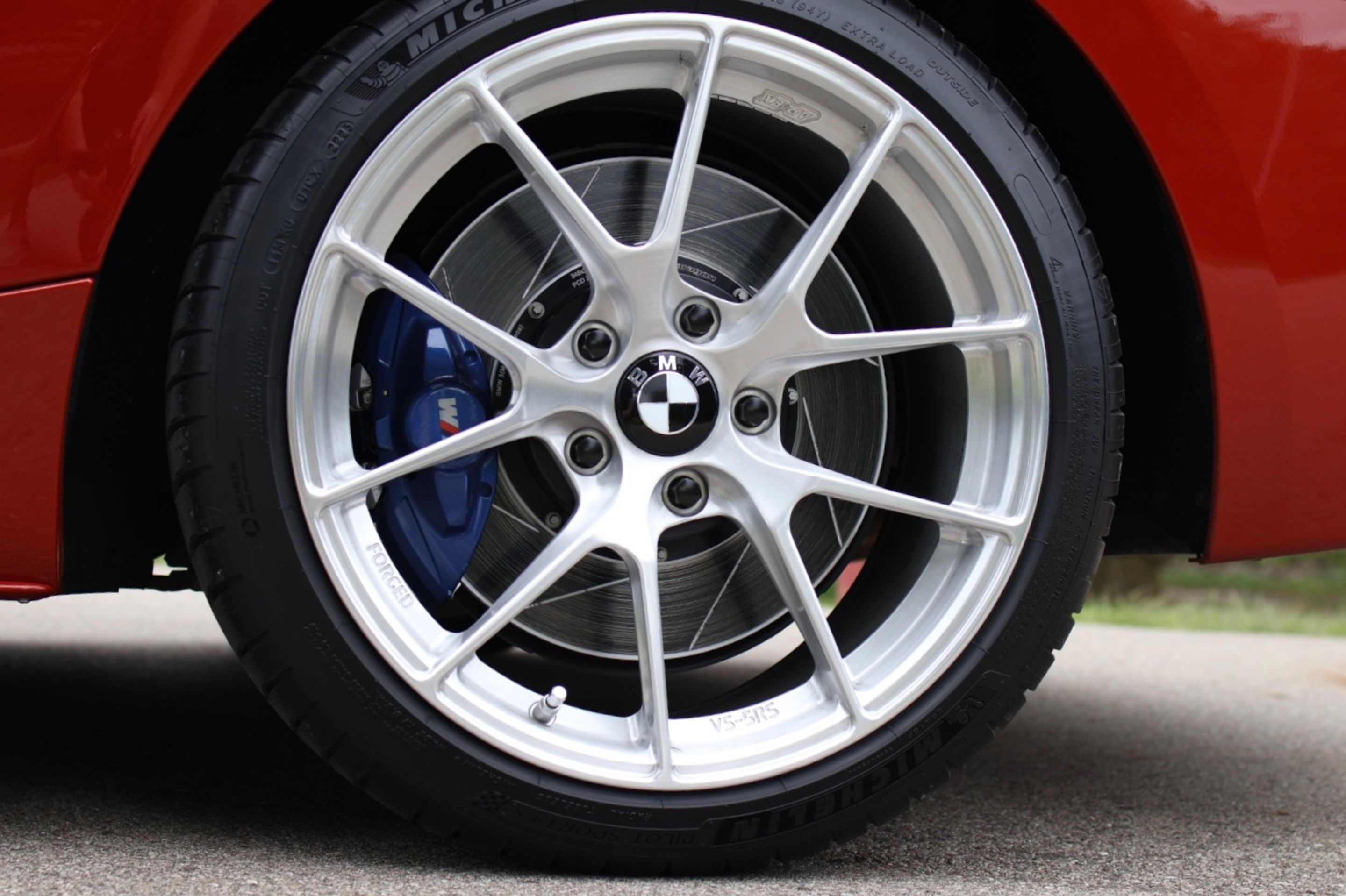 Red BMW F22 Coupe 2 Series with 18" VS-5RS Apex wheels in Brushed Clear