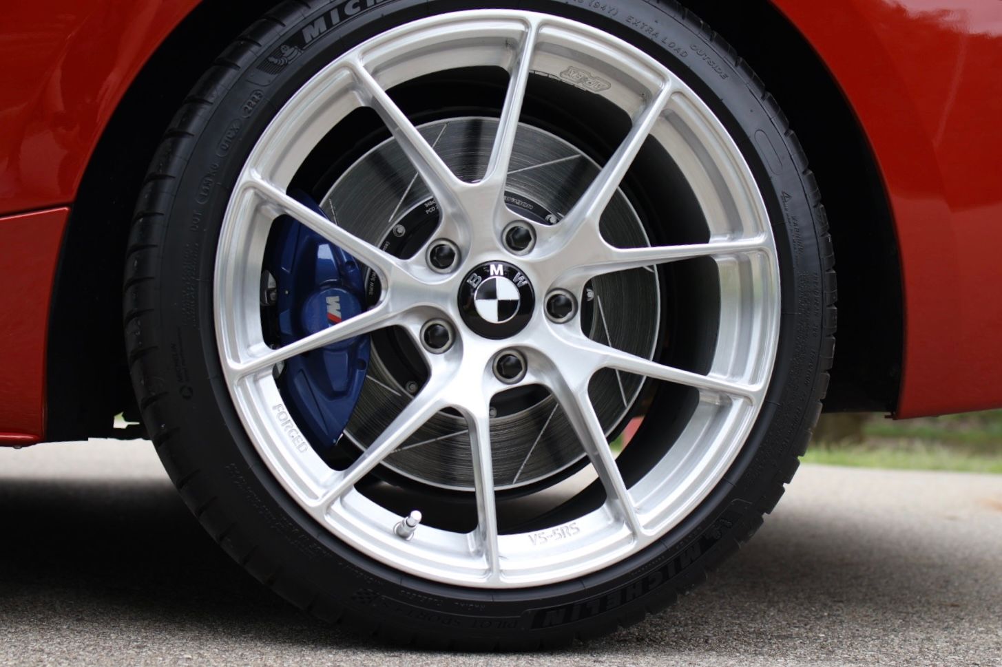 Red BMW F22 Coupe 2 Series with 18" VS-5RS Apex wheels in Brushed Clear