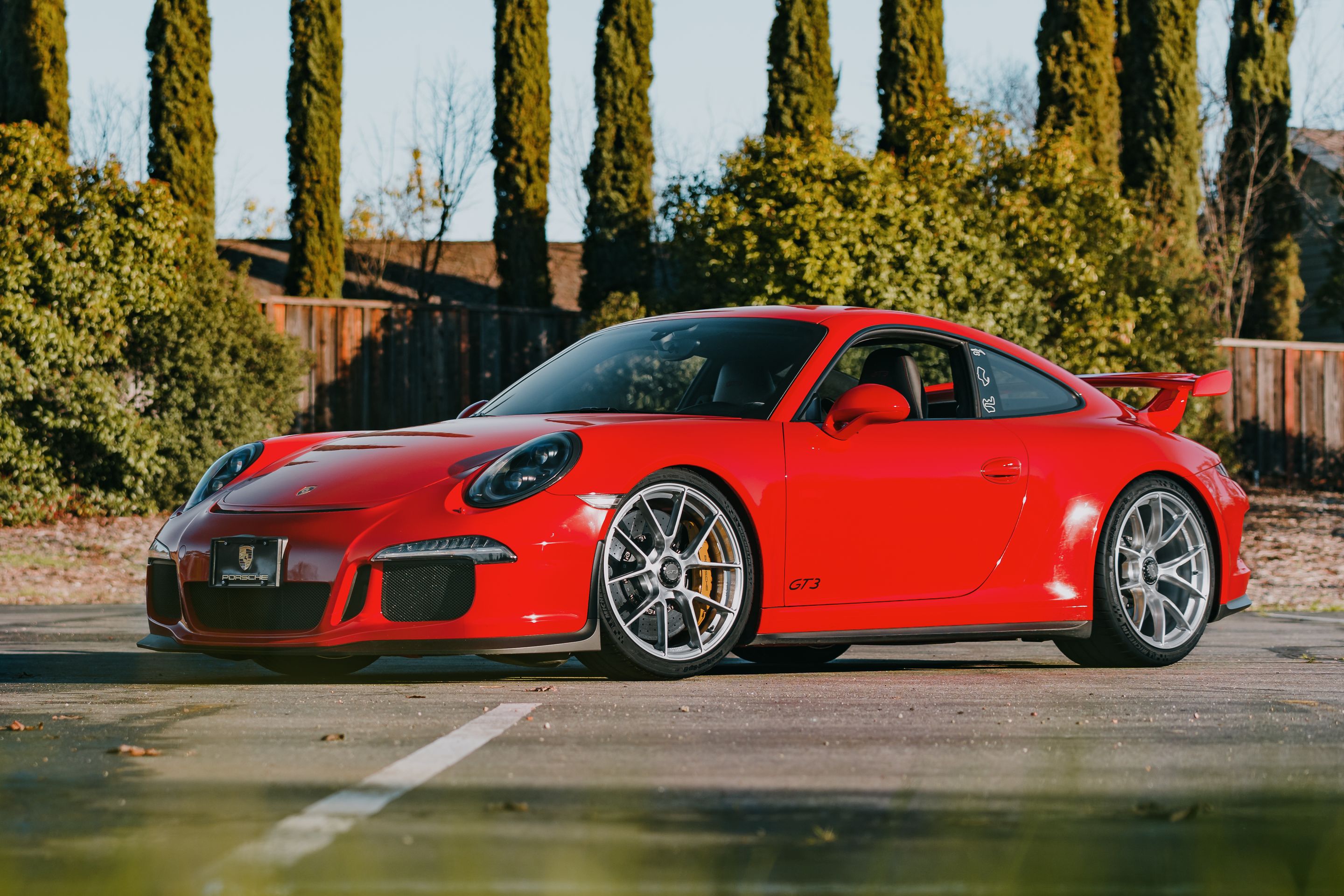 Red Porsche 911 991.1 GT3 with 20" VS-5RS Apex wheels in Brushed Clear