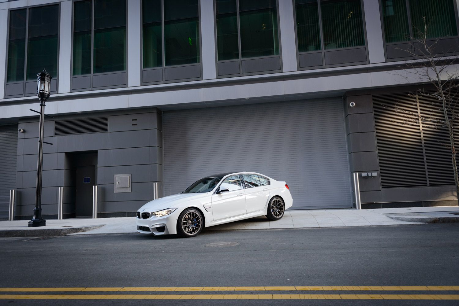 White BMW F80 M3 with 19" EC-7 Apex wheels in Anthracite