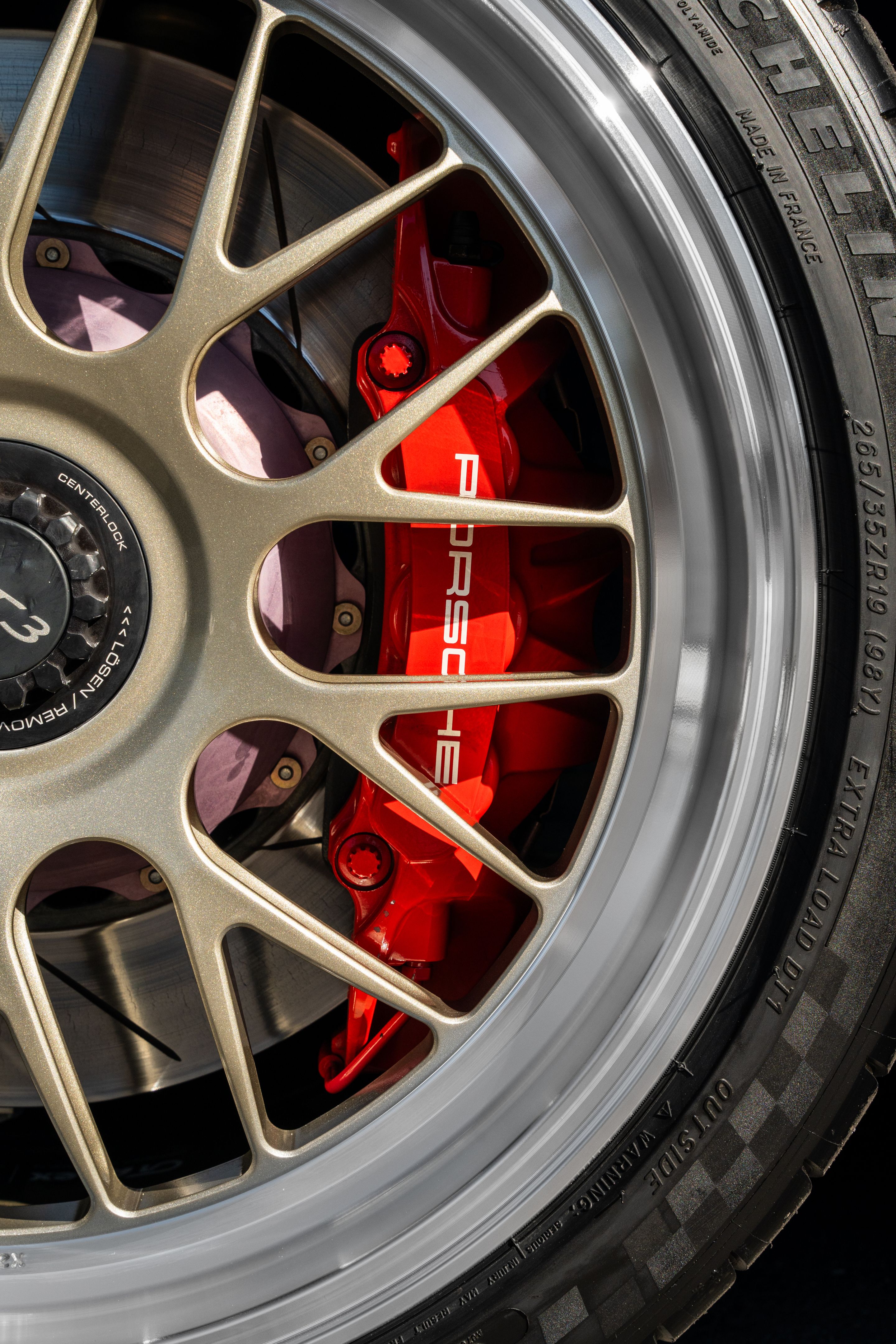 Blue Porsche 911 991.2 GT3 with 19" ML-10RT Apex wheels in Machined Lip Gloss Motorsport Gold