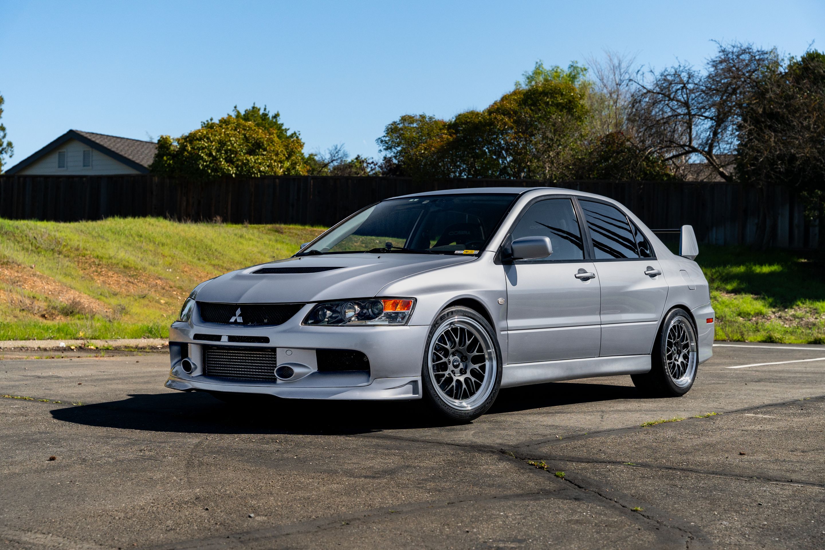 Silver Mitsubishi Lancer Evolution IX with 18" ML-10RT Apex wheels in Machined Lip Anthracite