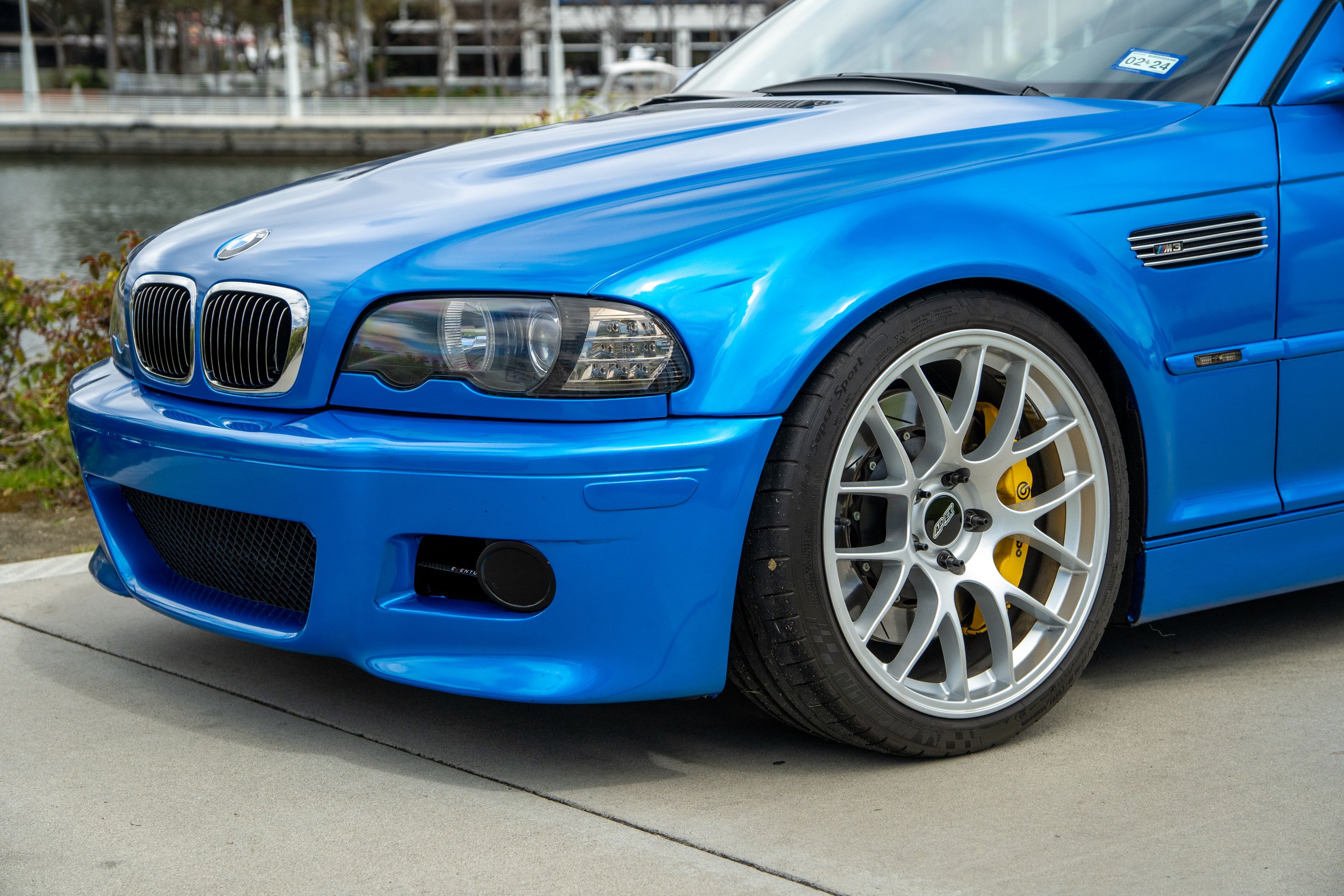 Blue BMW E46 M3 with 19" EC-7 Apex wheels in Race Silver