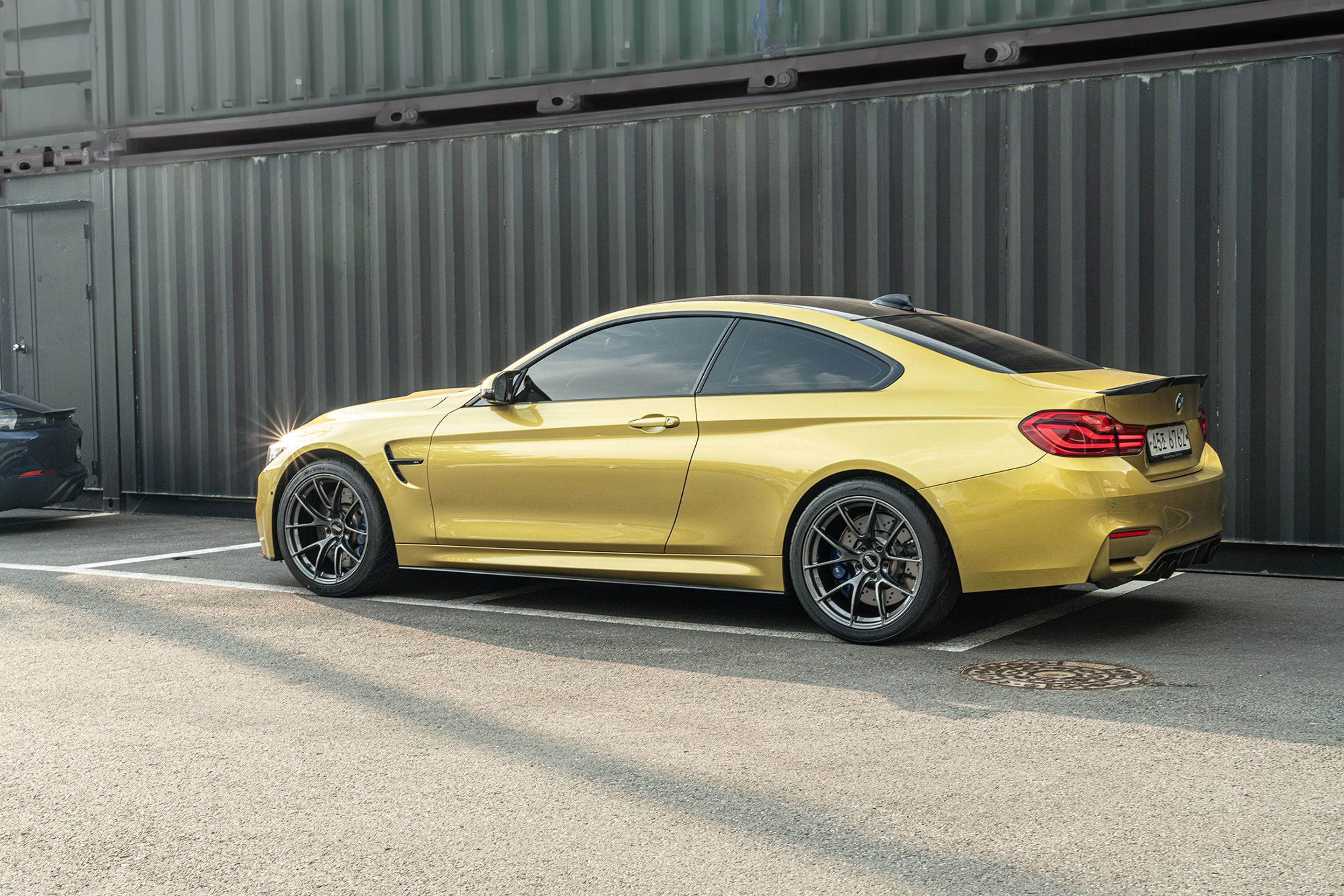 Yellow BMW F82 Coupe M4 with 19" VS-5RS Apex wheels in Anthracite