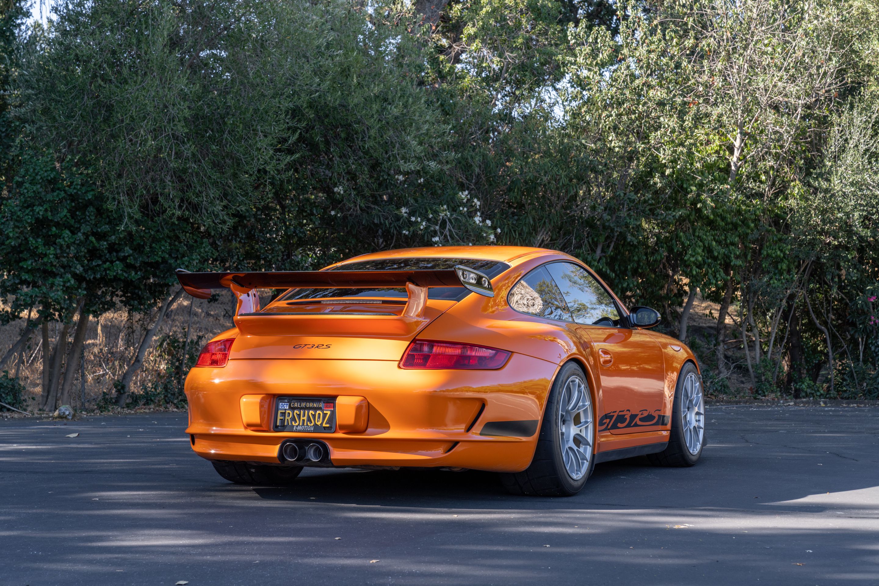 Orange Porsche 911 997 GT3 RS with 18" EC-7RS Apex wheels in Race Silver