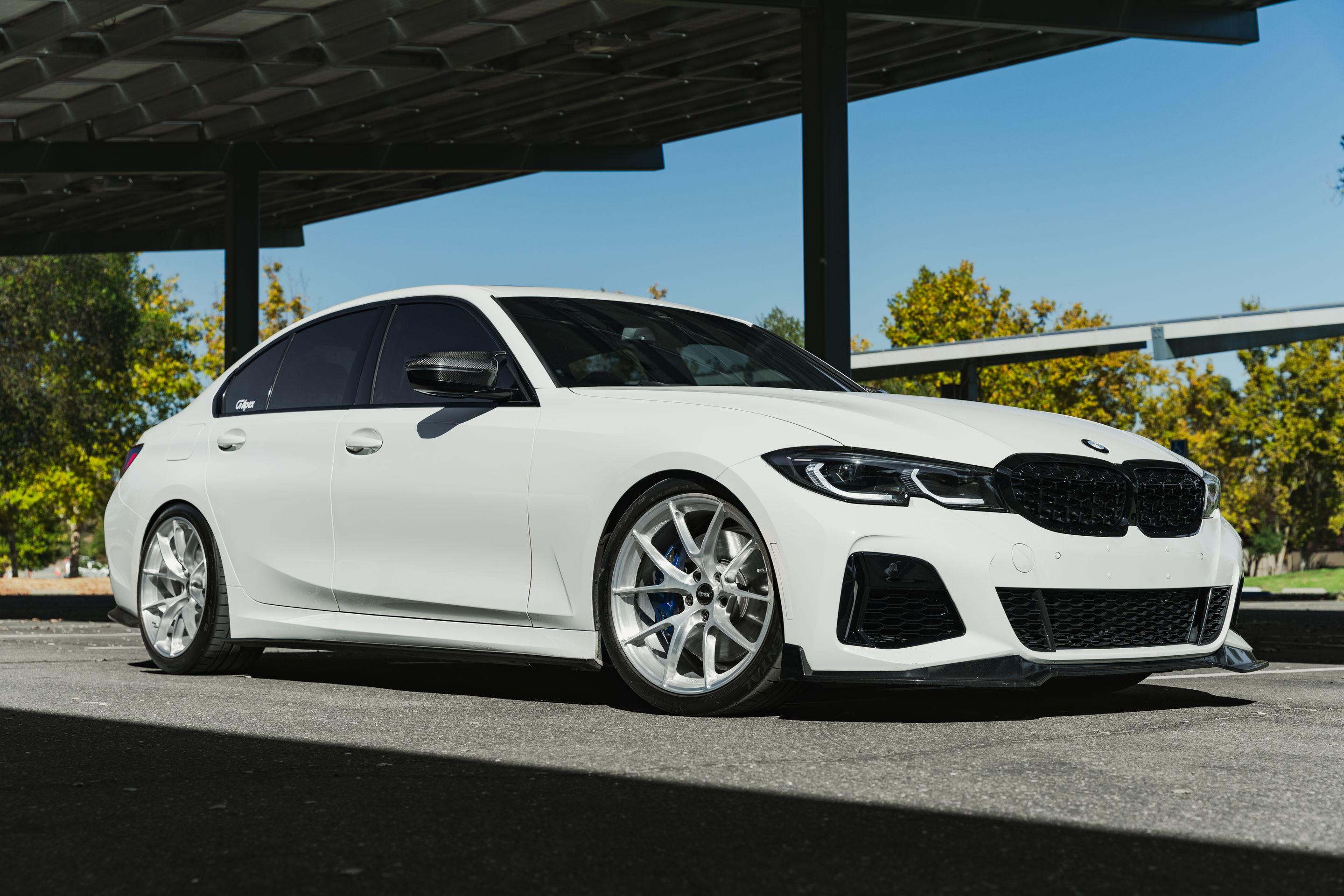White BMW G20 Sedan 3 Series with 19" VS-5RS Apex wheels in Brushed Clear