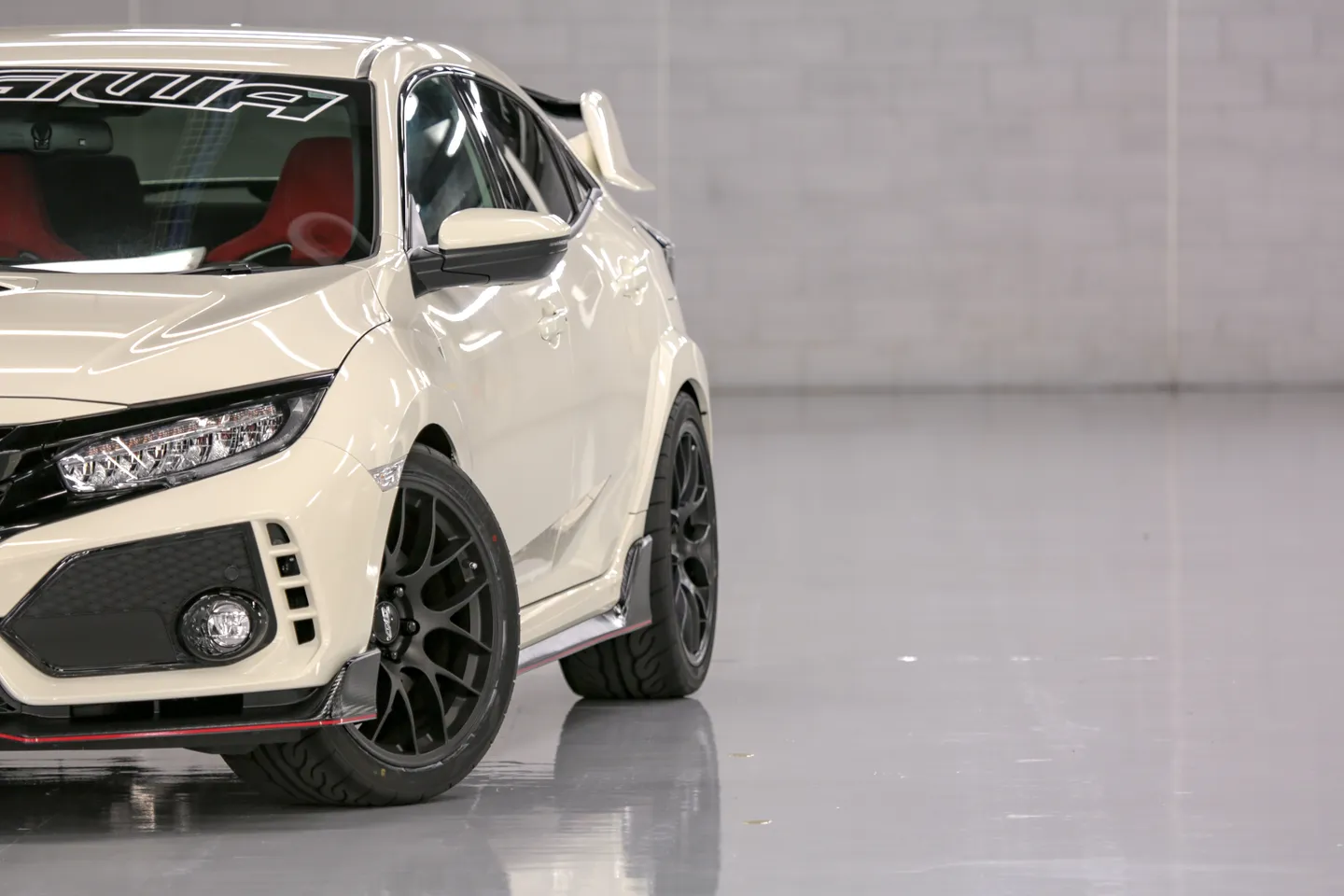 Honda FK8 Civic Type-R with 19