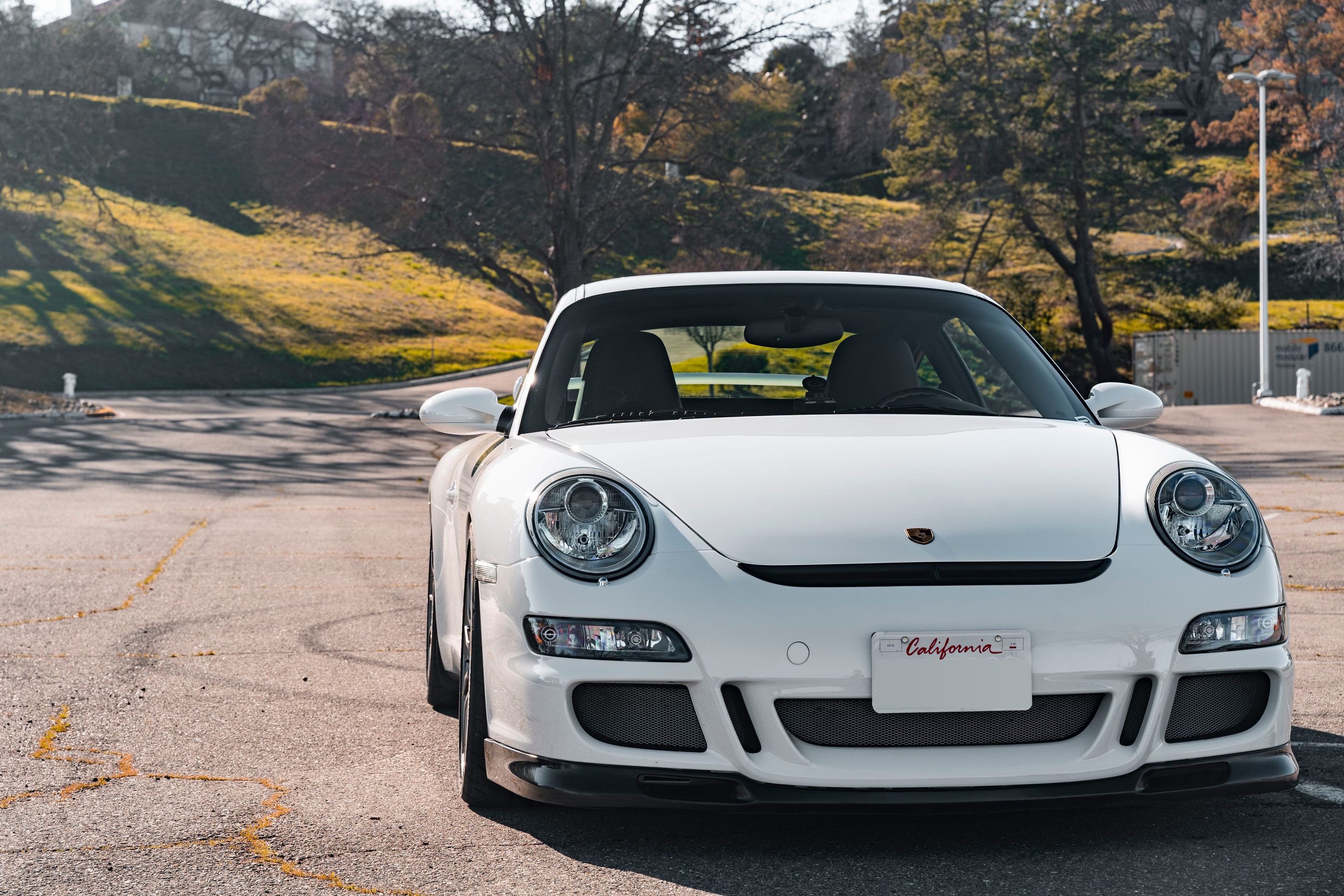 White Porsche 911 997 GT3 with 19" SM-10 Apex wheels in Anthracite