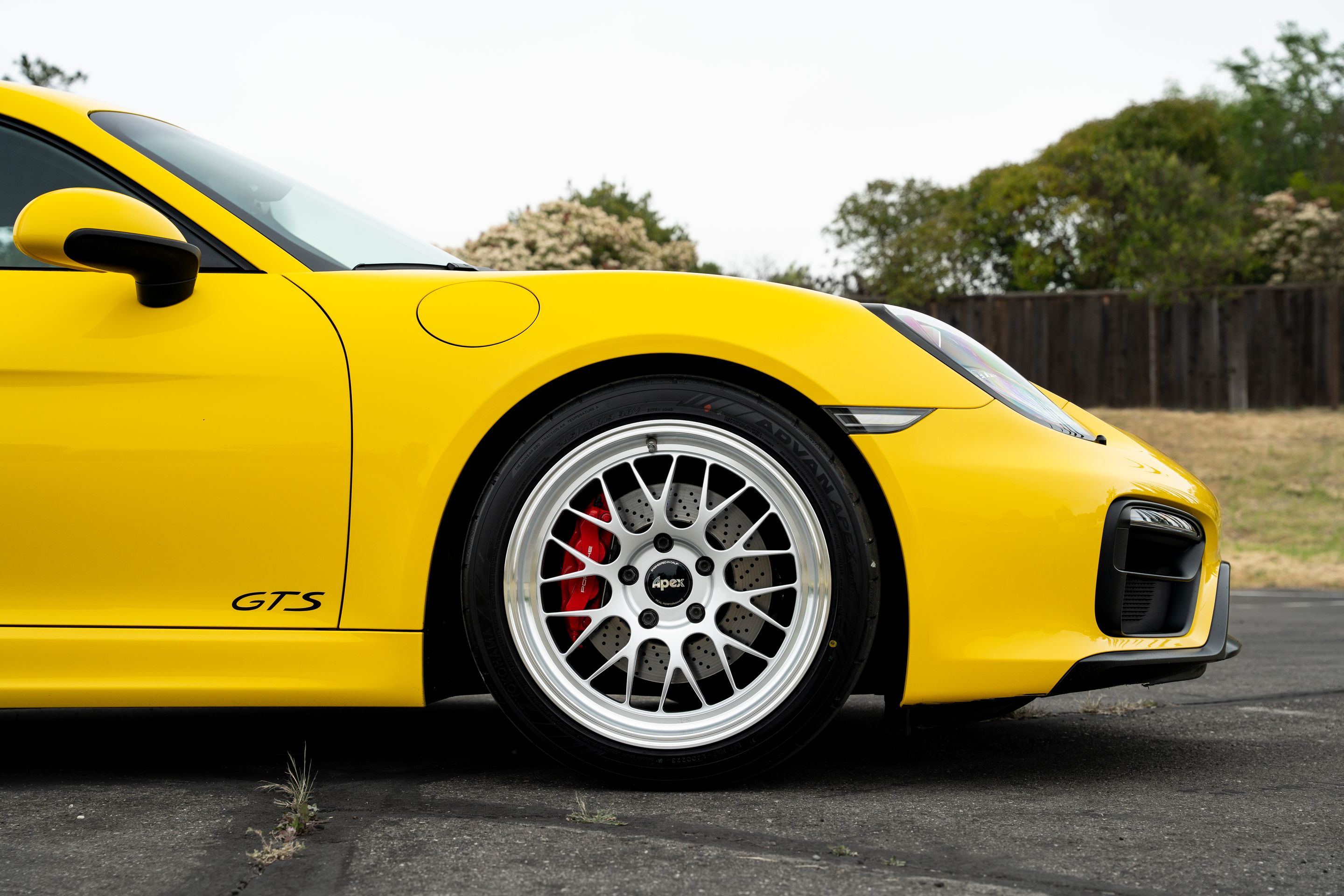 Yellow Porsche 981 Cayman GTS with 19" ML-10RT Apex wheels in Machined Lip Race Silver