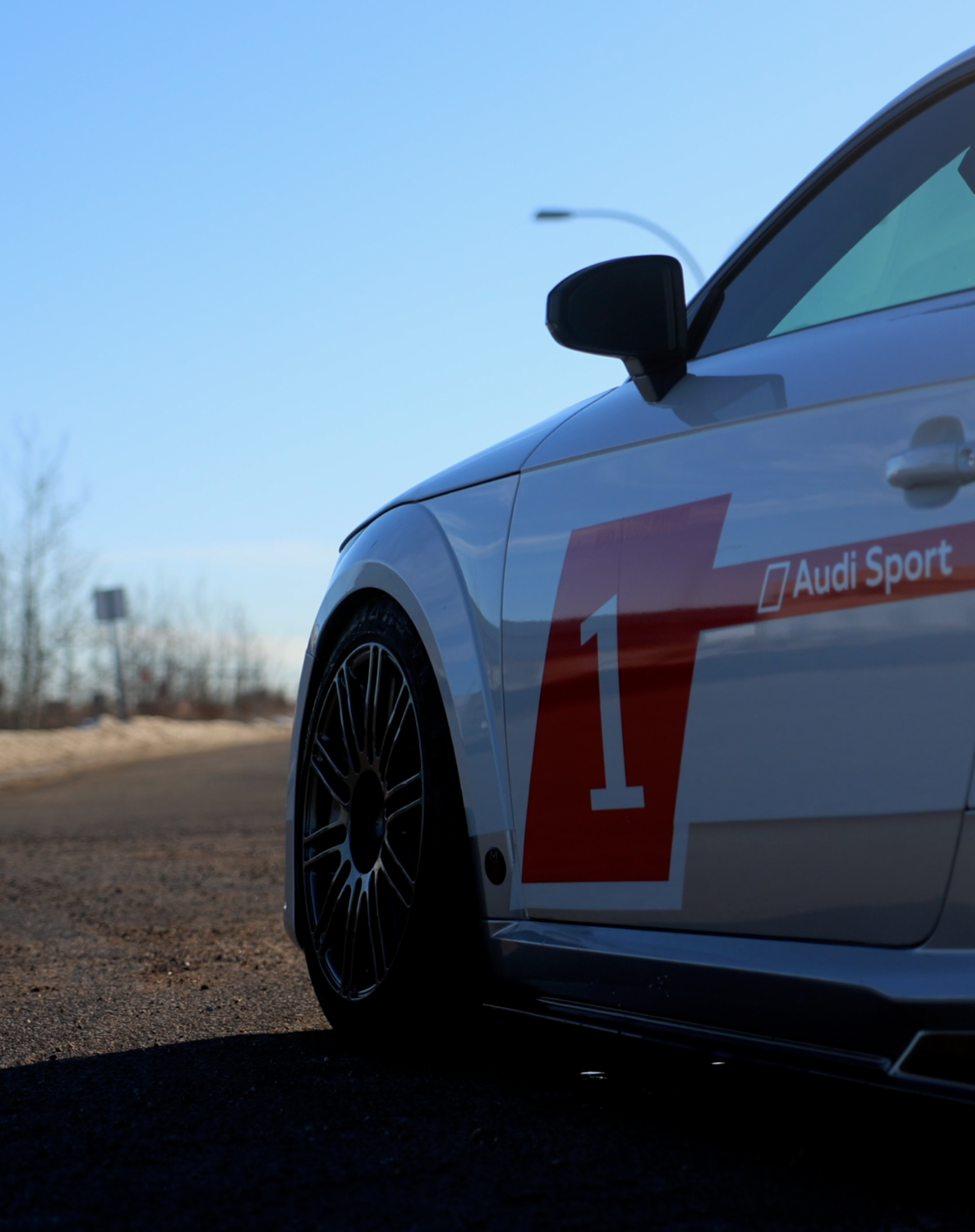 Race Livery Audi FV/8S TT RS with 18" TC-10RT Apex wheels in Anthracite