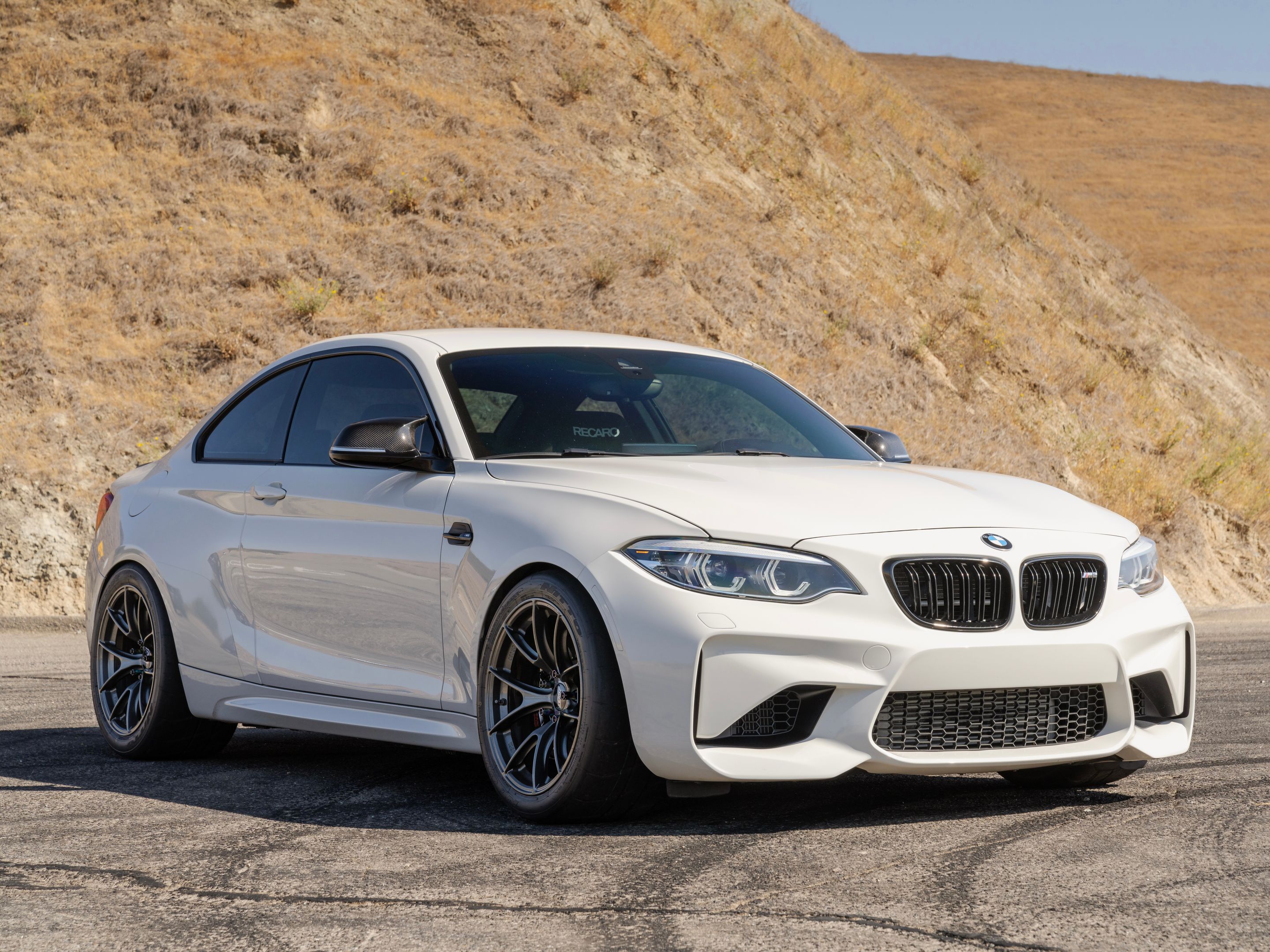 White BMW F87 M2 with 18" VS-5RS Apex wheels in Anthracite