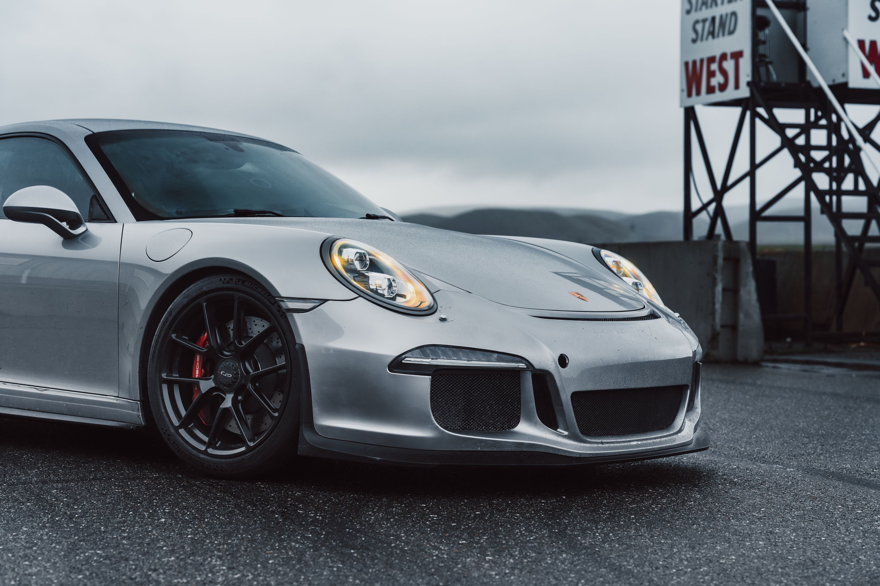 Silver Porsche 911 991.1 GT3 with 19" VS-5RE Apex wheels in Satin Black
