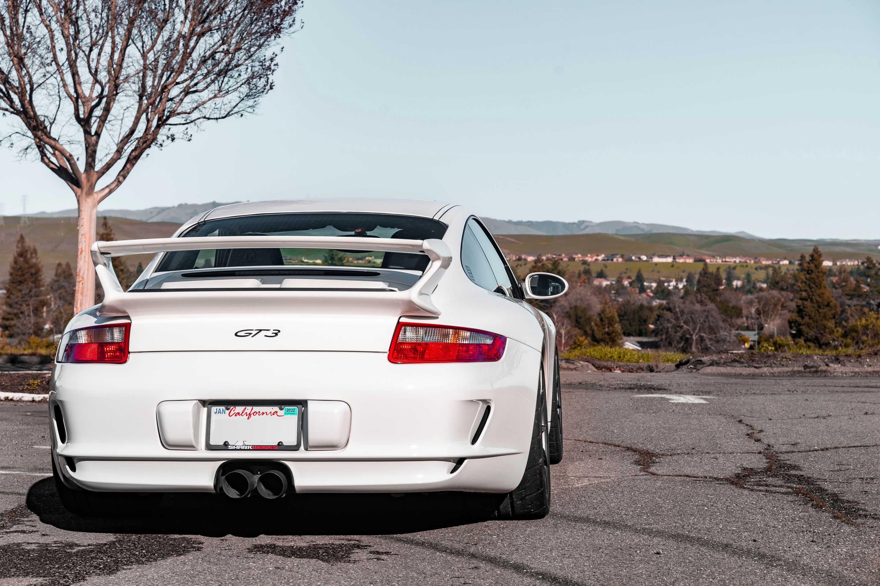White Porsche 911 997 GT3 with 19" SM-10 Apex wheels in Anthracite