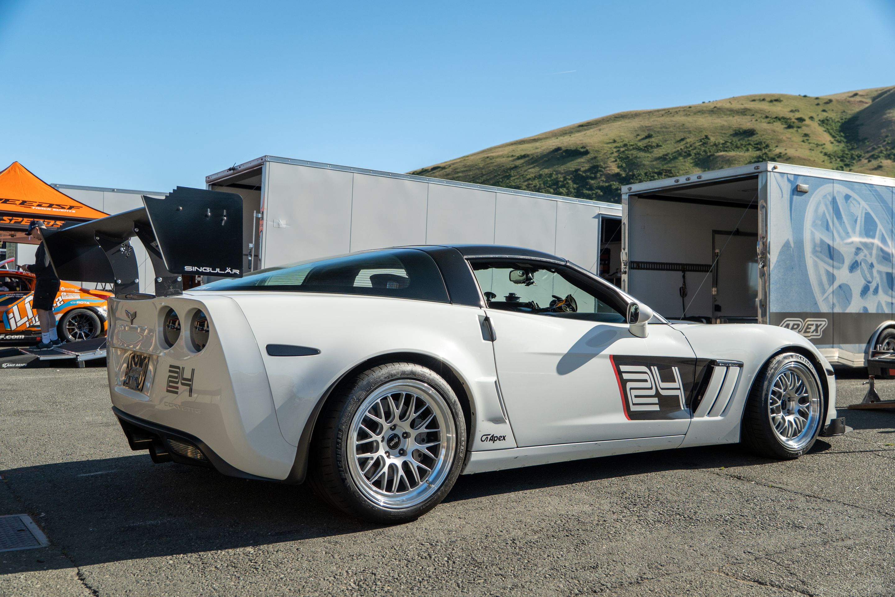 White Chevrolet C6 Corvette Grand Sport with 18"/19" ML-10RT Apex wheels in Machined Lip Race Silver