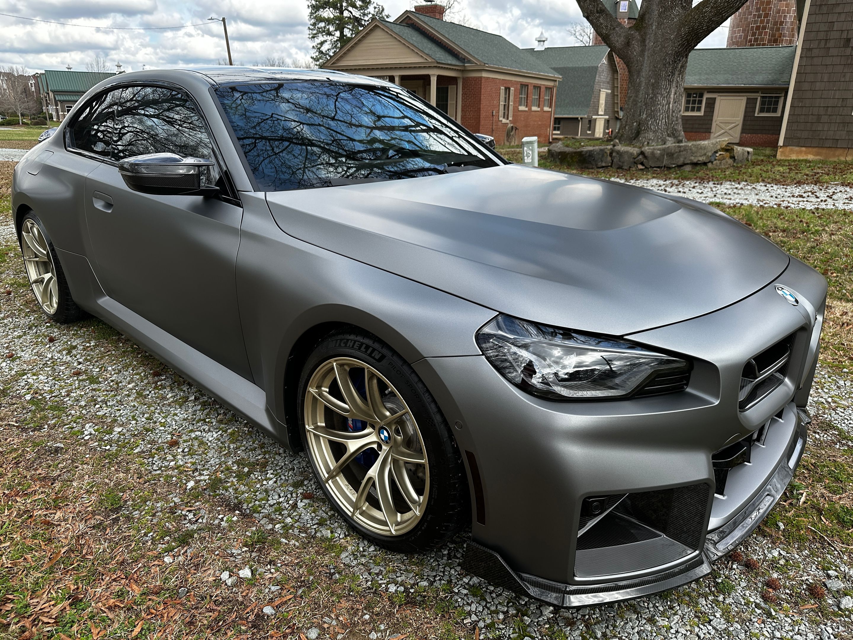 Grey BMW G87 M2 with 19"/20" VS-5RS Apex wheels in Motorsport Gold