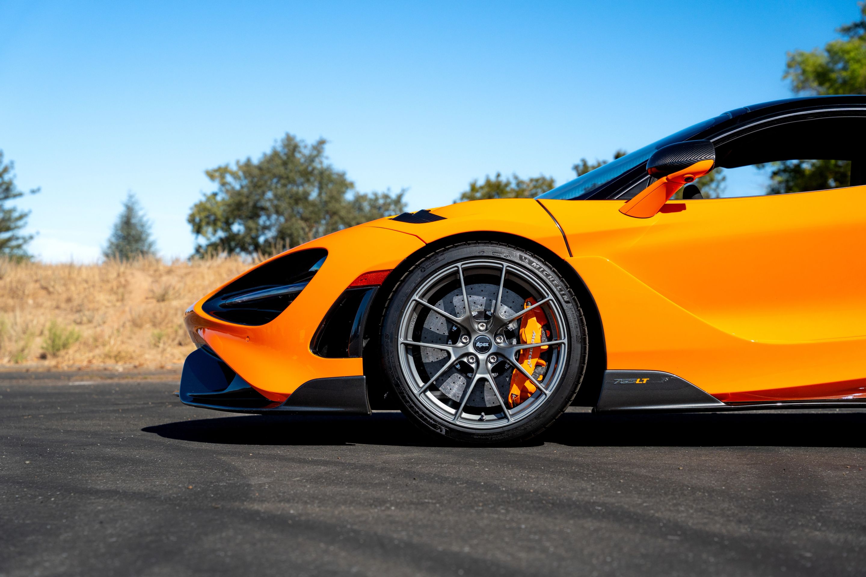 Orange McLaren 765LT with 19"/20" VS-5RS Apex wheels in Anthracite
