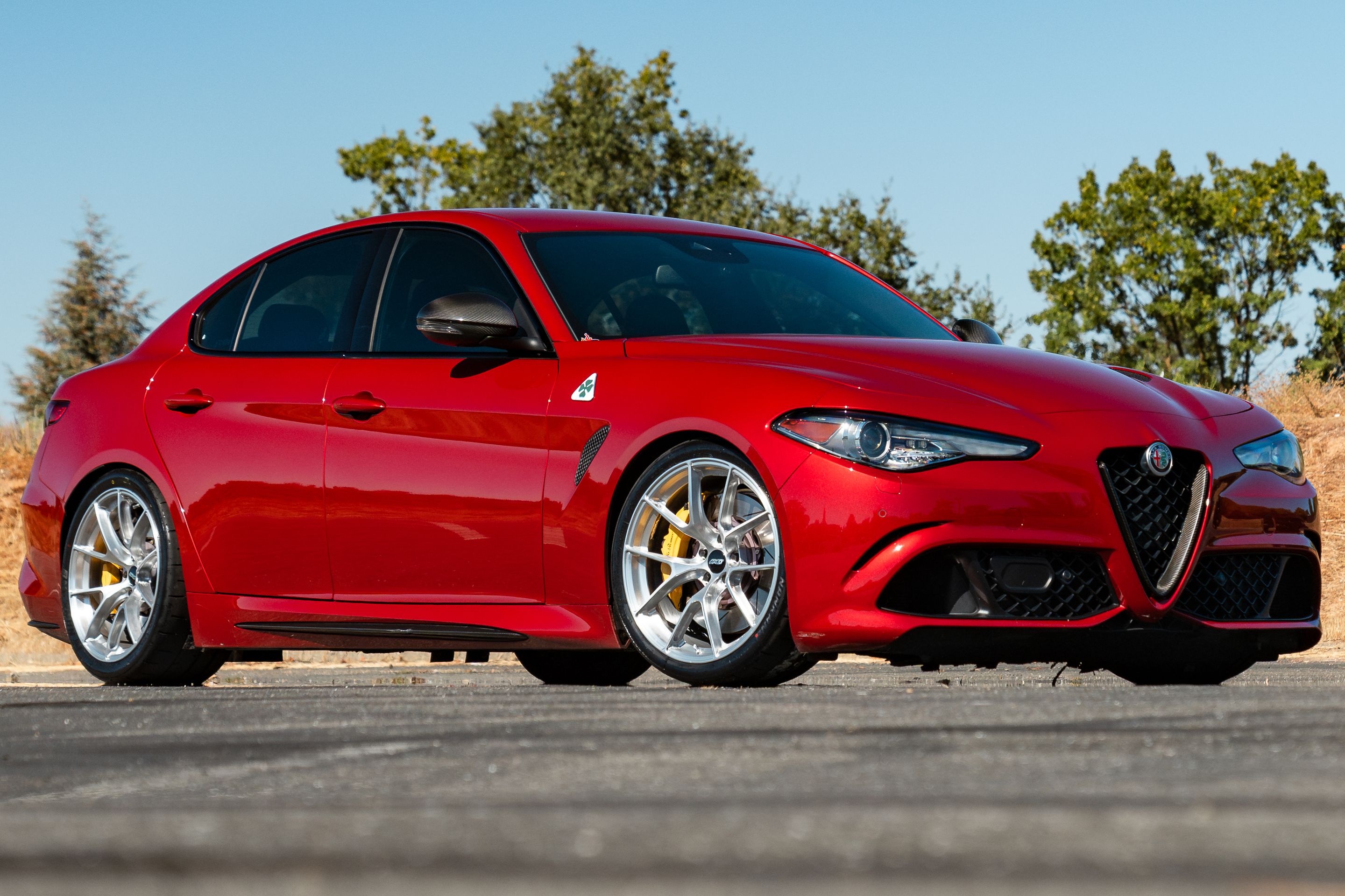 Red Alfa Romeo Giulia Quadrifoglio with 19" VS-5RS Apex wheels in Brushed Clear