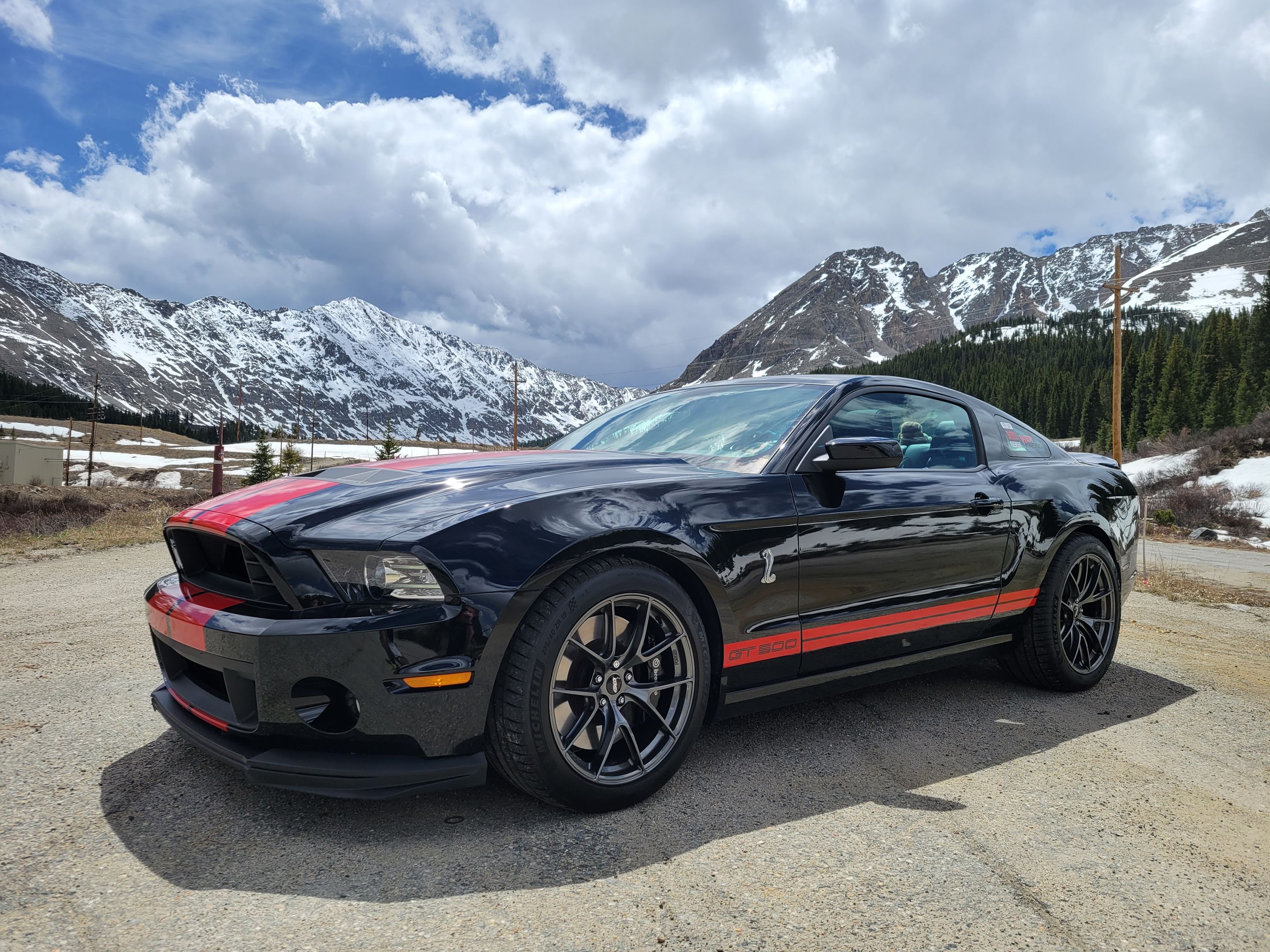 Black Ford S197 Mustang GT500 with 19"/20" VS-5RS Apex wheels in Anthracite