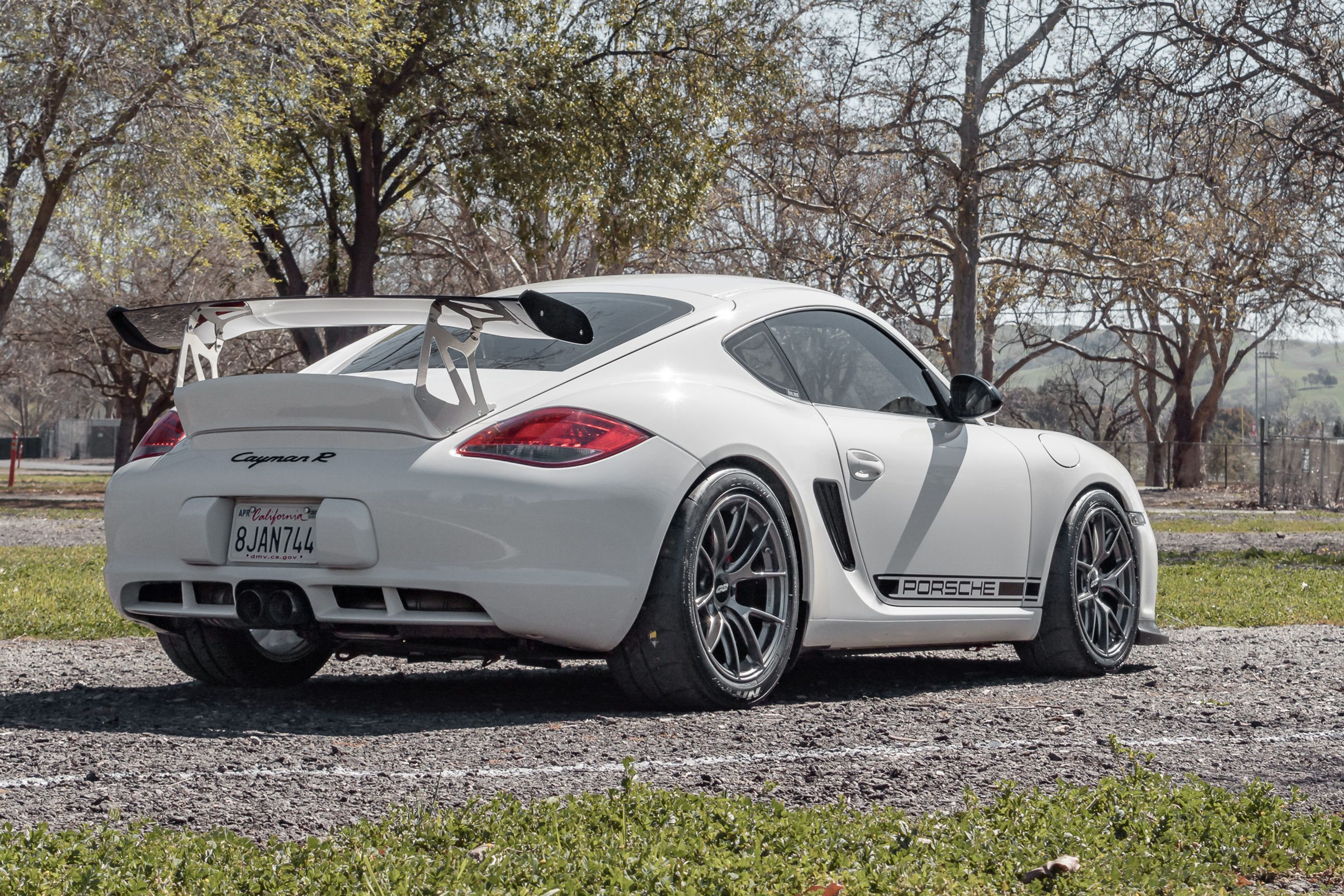 White Porsche 987 Cayman R with 18" VS-5RS Apex wheels in Anthracite