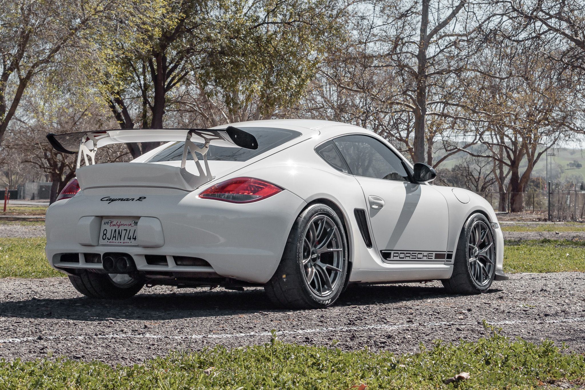 White Porsche 987 Cayman R with 18" VS-5RS Apex wheels in Anthracite