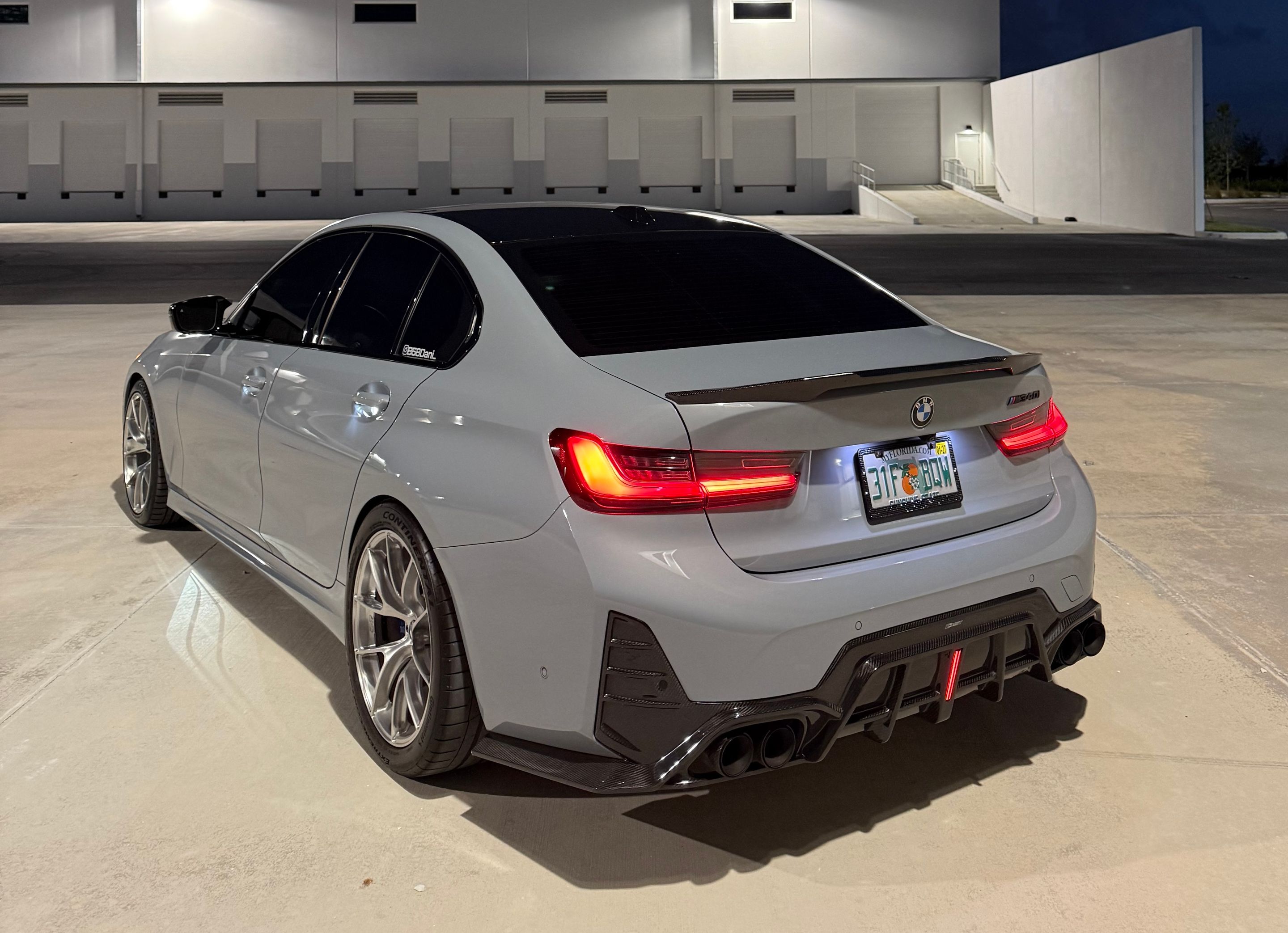 Grey BMW G20 Sedan 3 Series with 19" VS-5RS Apex wheels in Brushed Clear