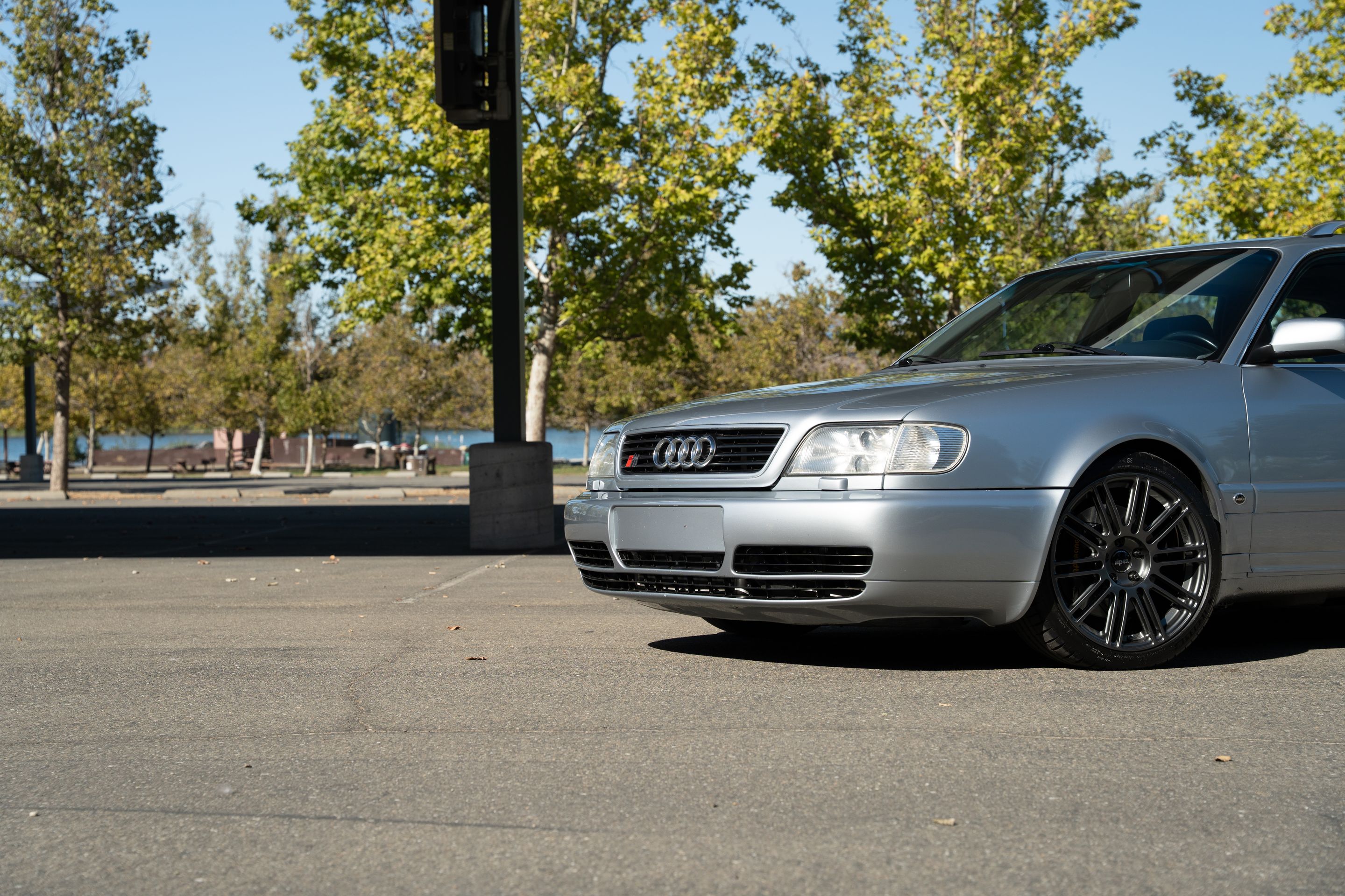 Silver Audi C4 S6 Avant/Wagon with 18" TC-10RT Apex wheels in Anthracite