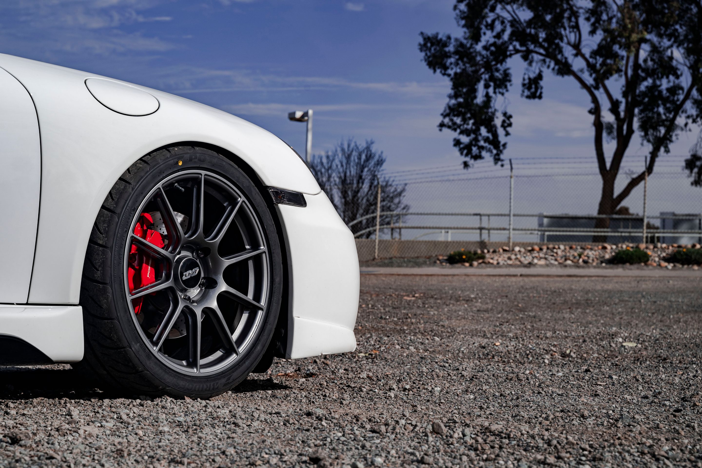 White Porsche 911 997 Carrera S with 19" SM-10 Apex wheels in Anthracite