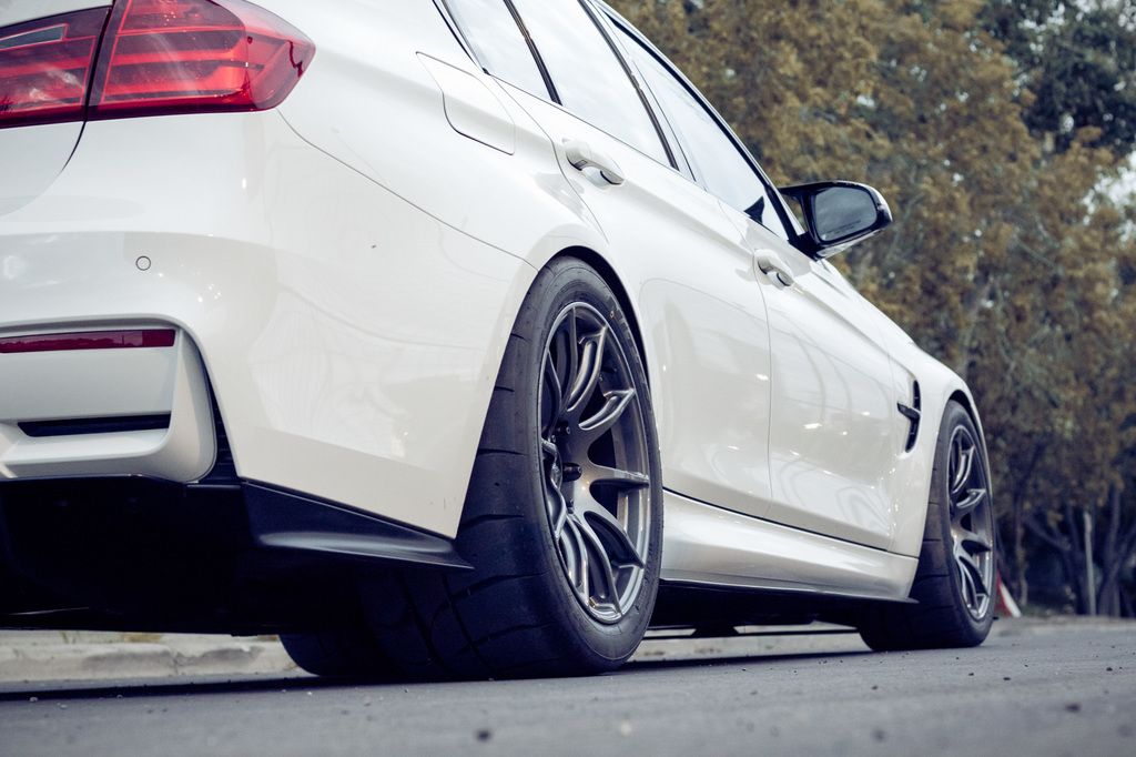 White BMW F80 M3 with 18" SM-10 Apex wheels in Anthracite