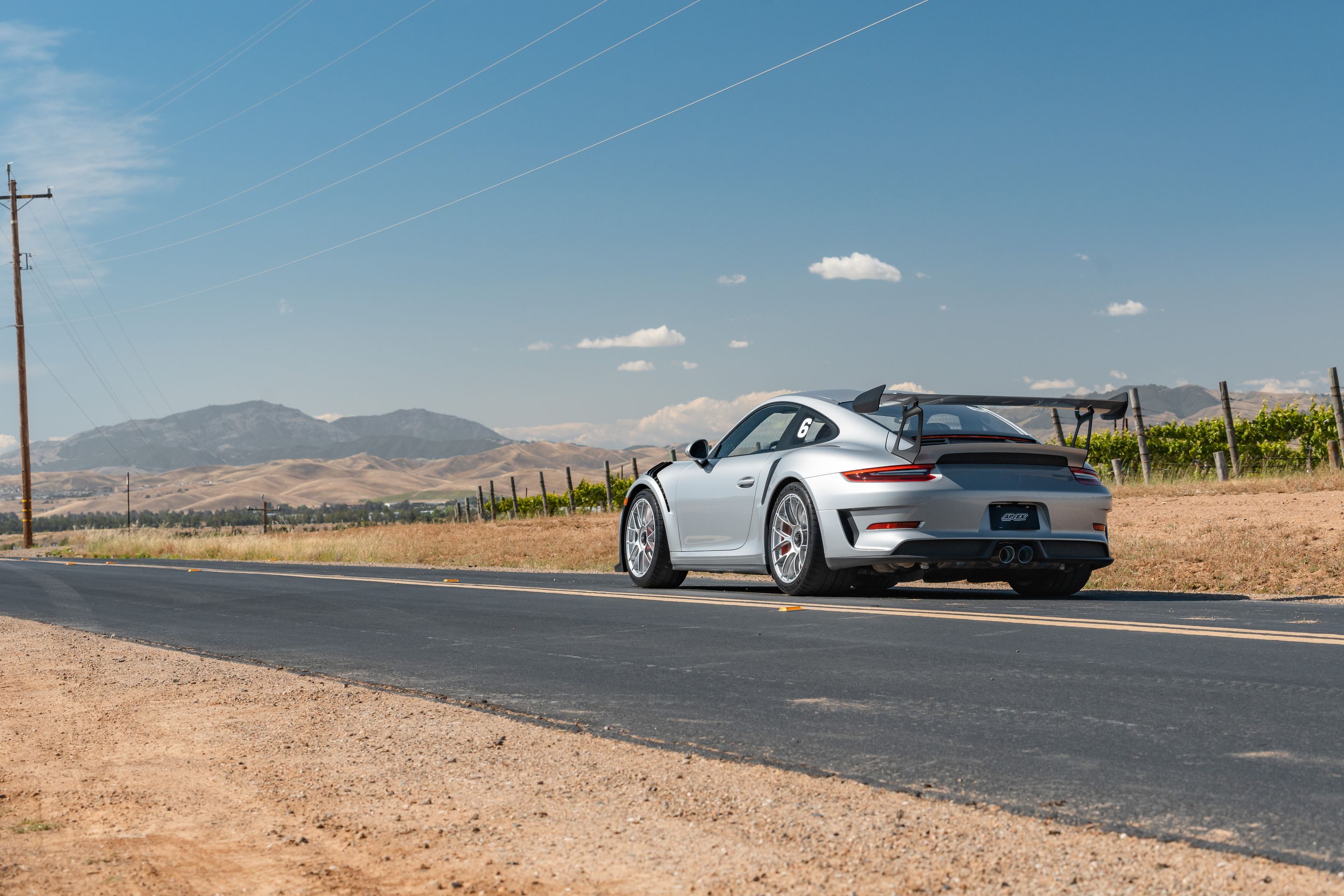 Silver Porsche 911 991.2 GT3 RS with 19" EC-7RS Apex wheels in Race Silver