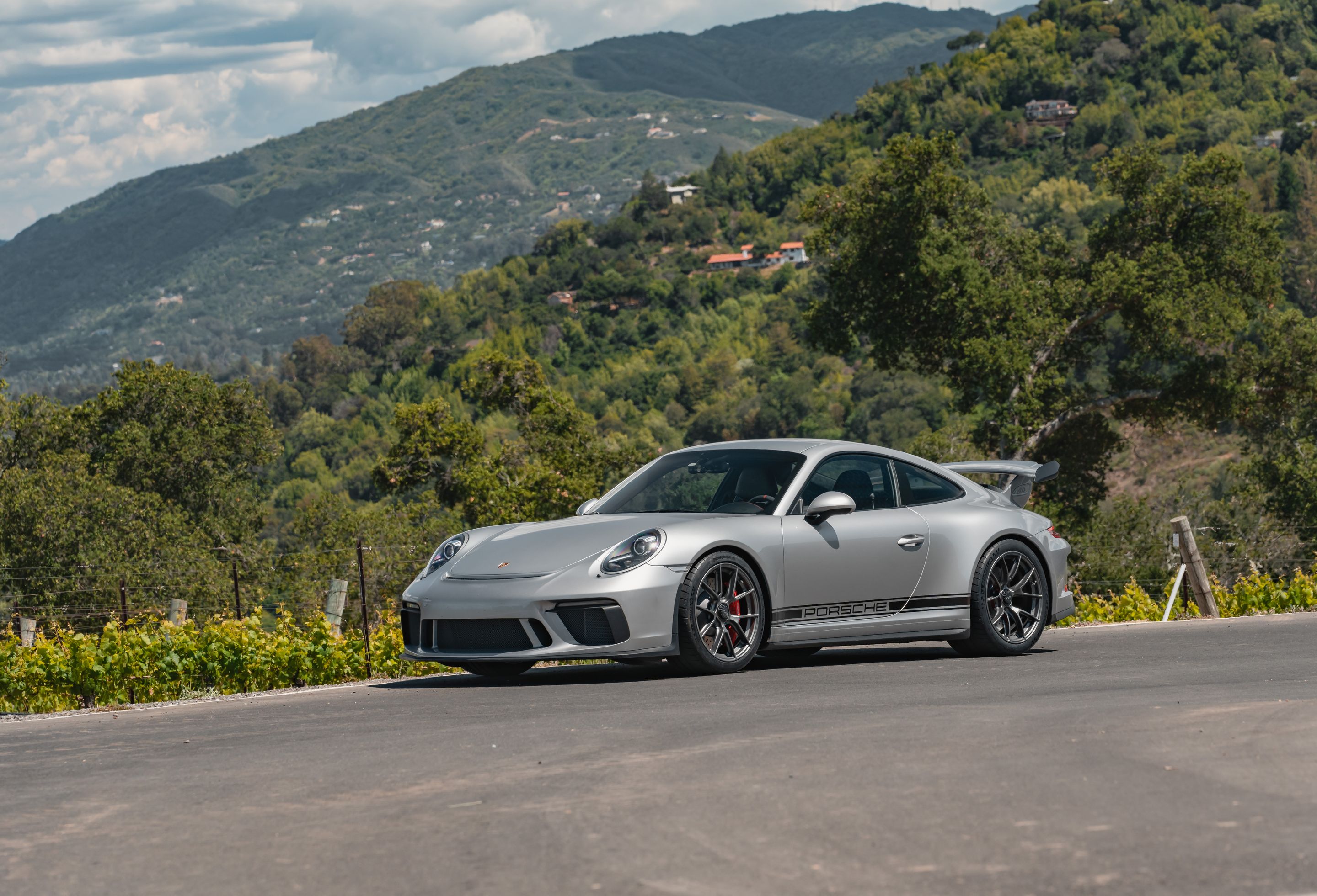 Silver Porsche 911 991.2 GT3 with 19" VS-5RS Apex wheels in Anthracite