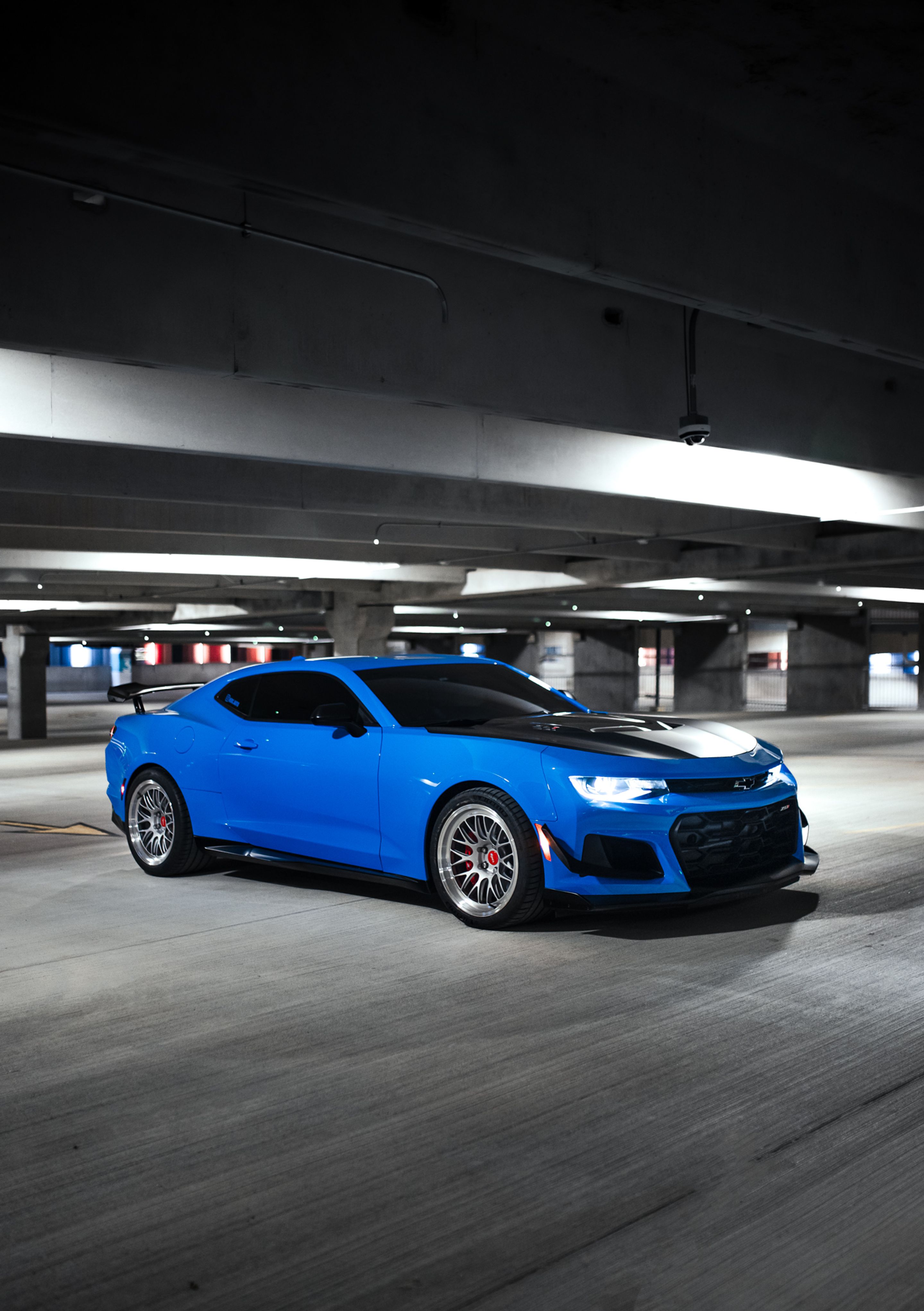 Blue Chevrolet 6th Gen Camaro ZL1 1LE with 19" ML-10RT Apex wheels in Machined Lip Race Silver
