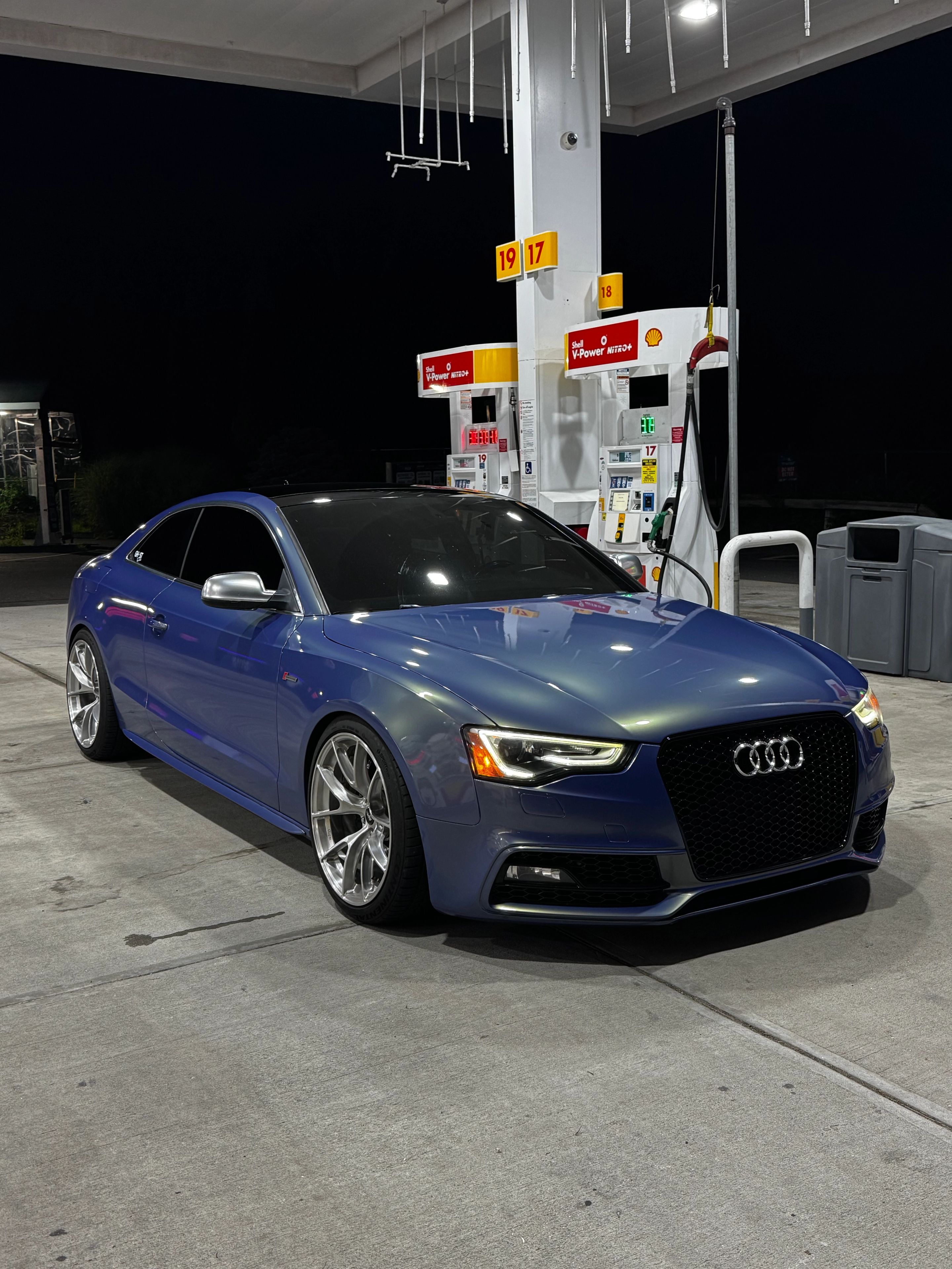 Blue Audi B8 S5 with 19" VS-5RS Apex wheels in Brushed Clear