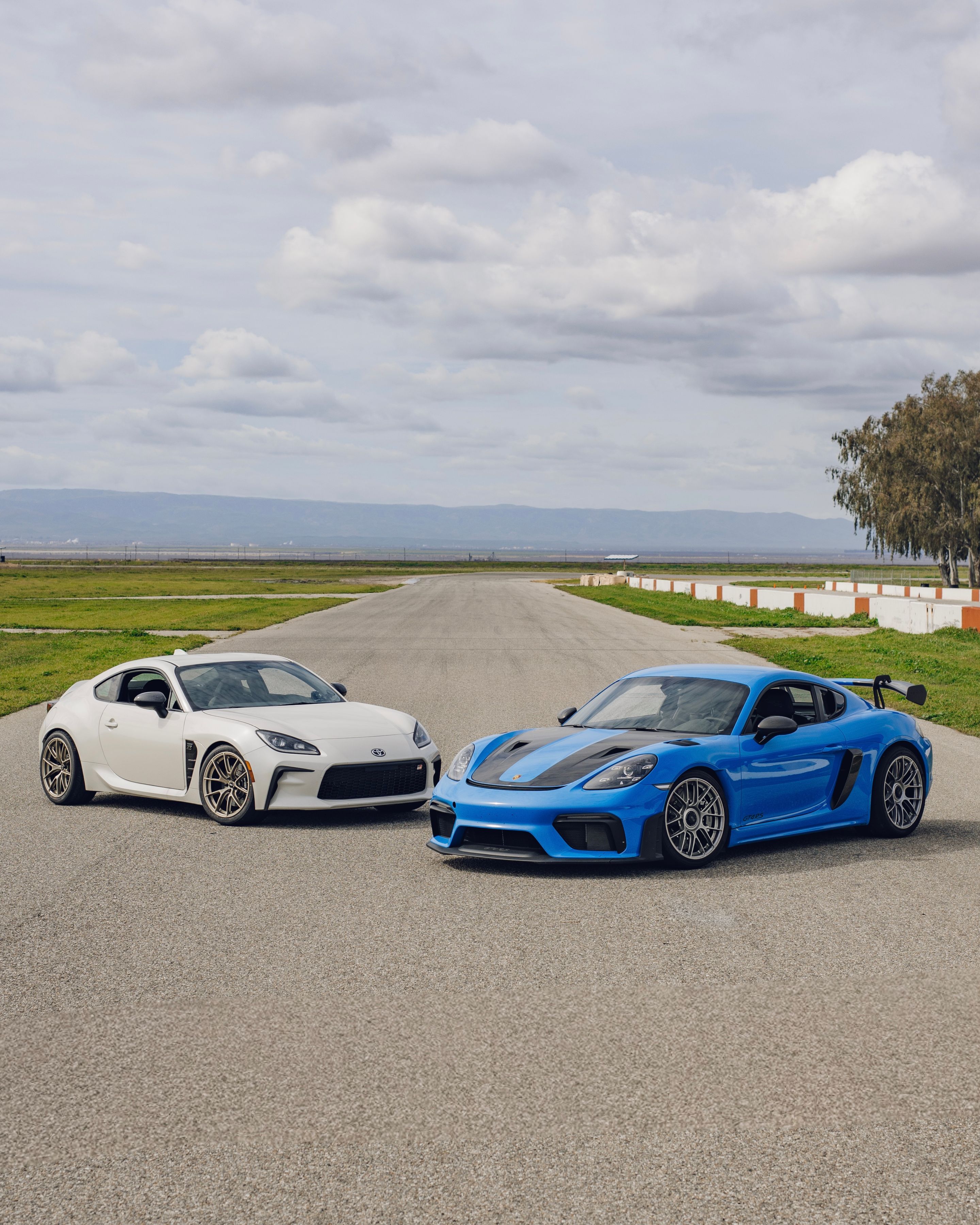 Blue Porsche 718 Cayman GT4 RS with 19" EC-7RS Apex wheels in Race Silver
