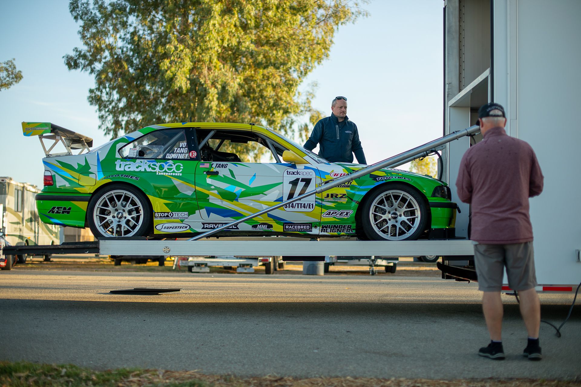 Race Livery BMW E36 M3 with 18" EC-7R Apex wheels in Brushed Clear