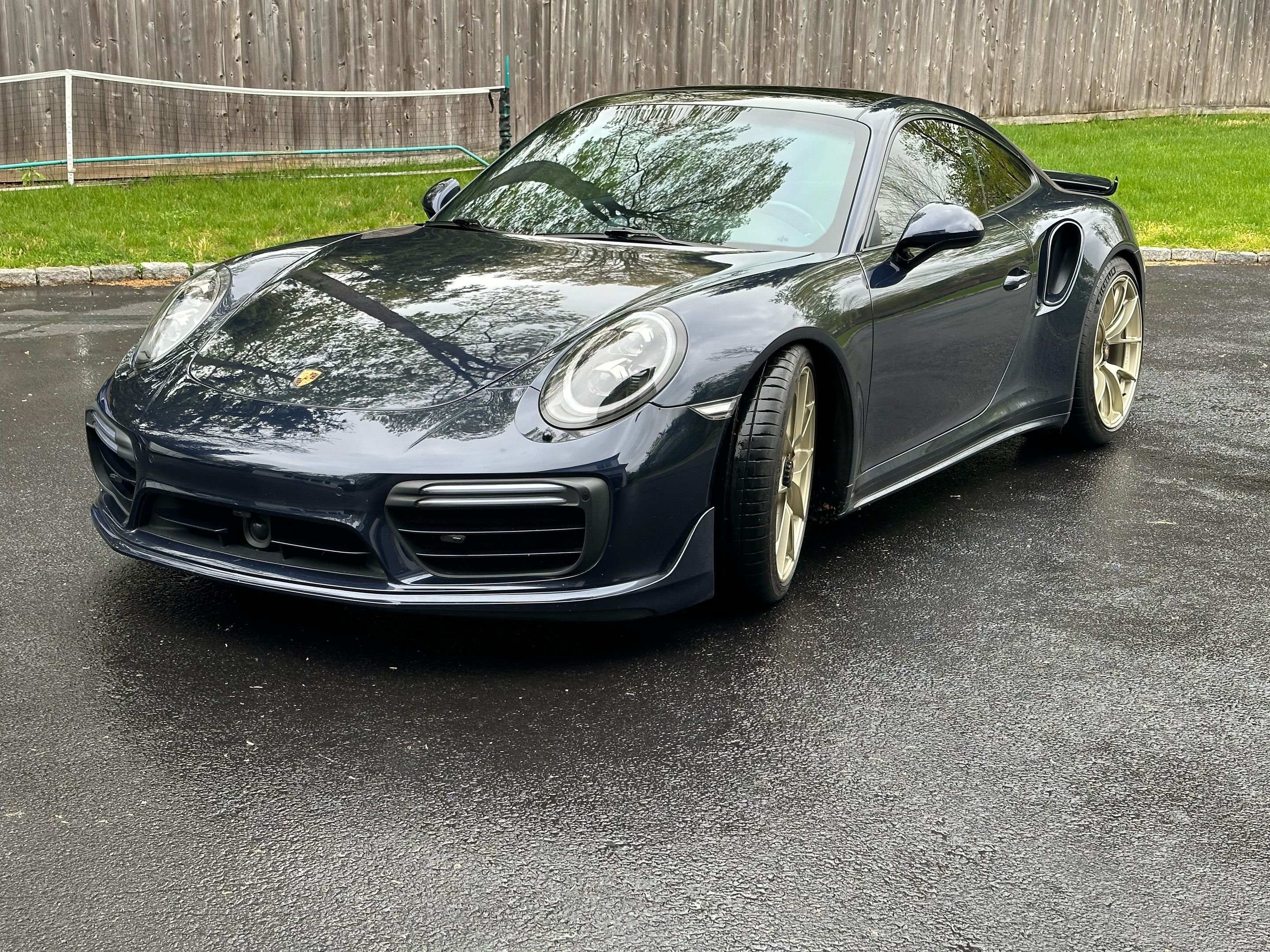 Blue Porsche 911 991.2 Turbo S with 20" VS-5RS Apex wheels in Motorsport Gold