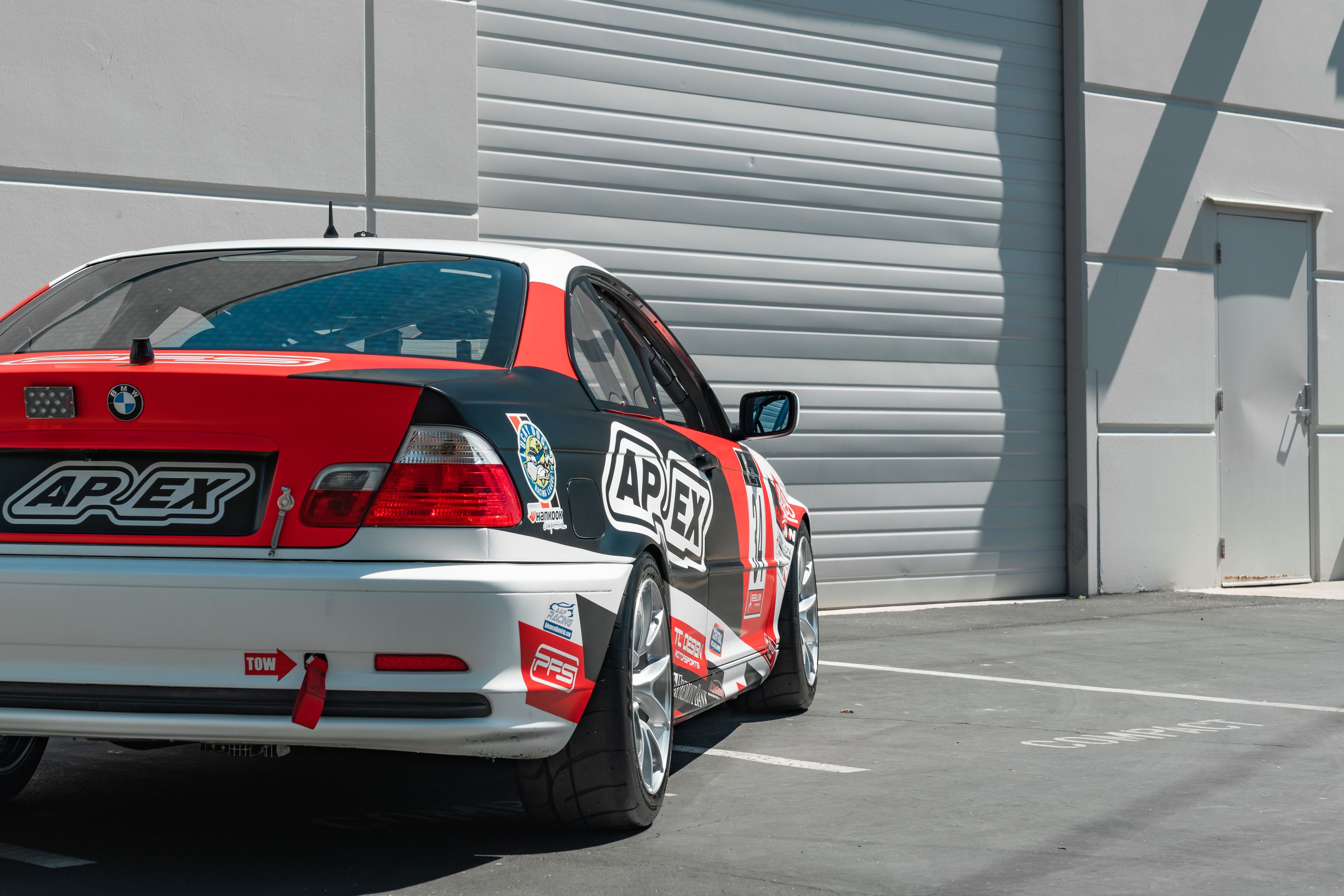 Multicolor BMW E46 3 Series with 17" VS-5RS Apex wheels in Brushed Clear