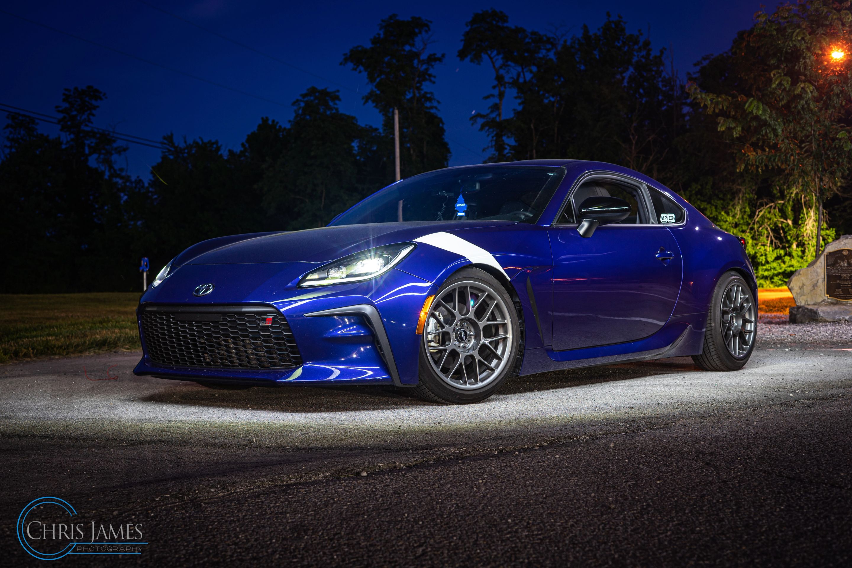 Blue Toyota GR86 with 17" ARC-8 Apex wheels in Anthracite