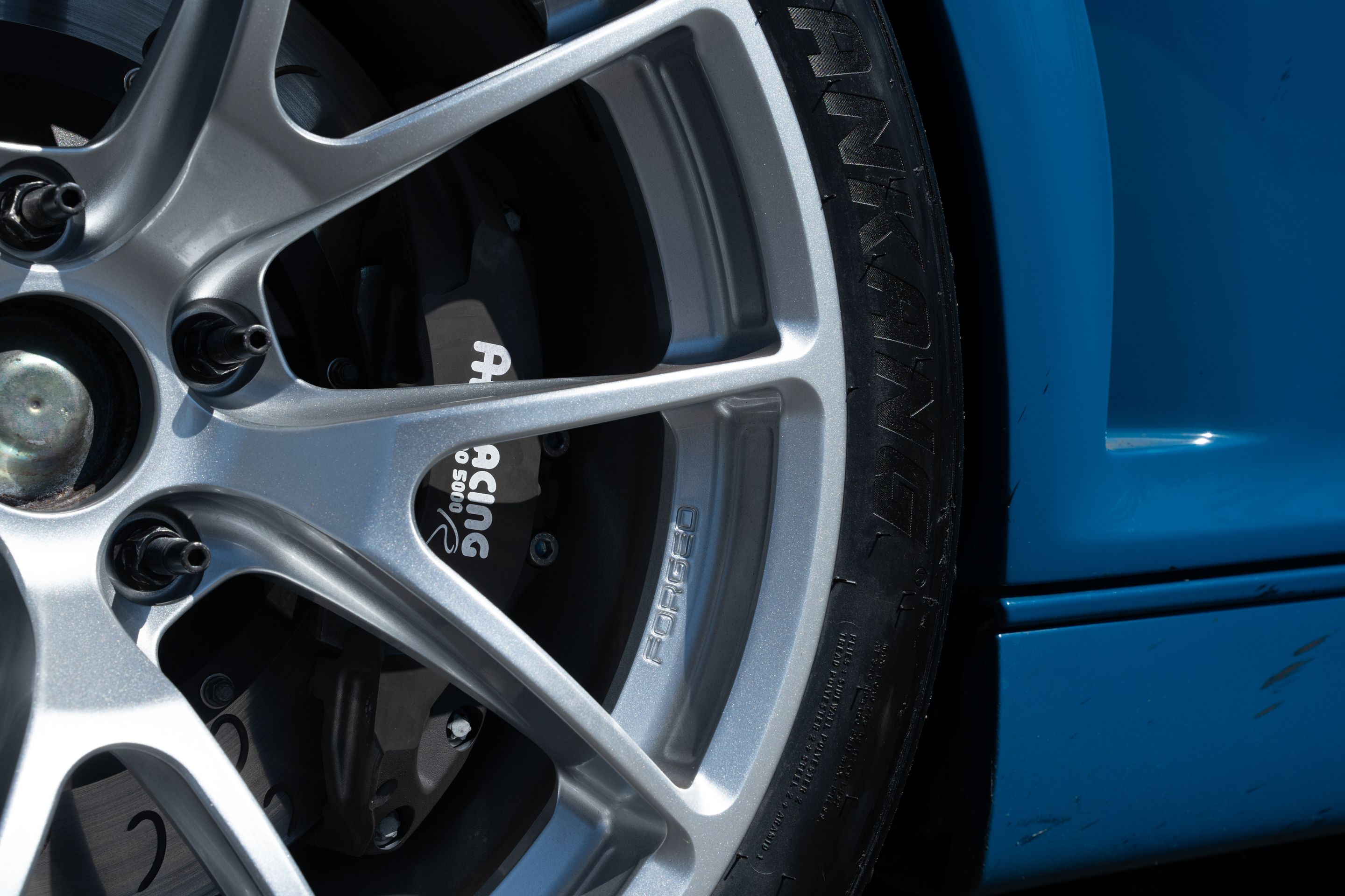 Blue BMW E46 M3 with 18" VS-5RE Apex wheels in Race Silver